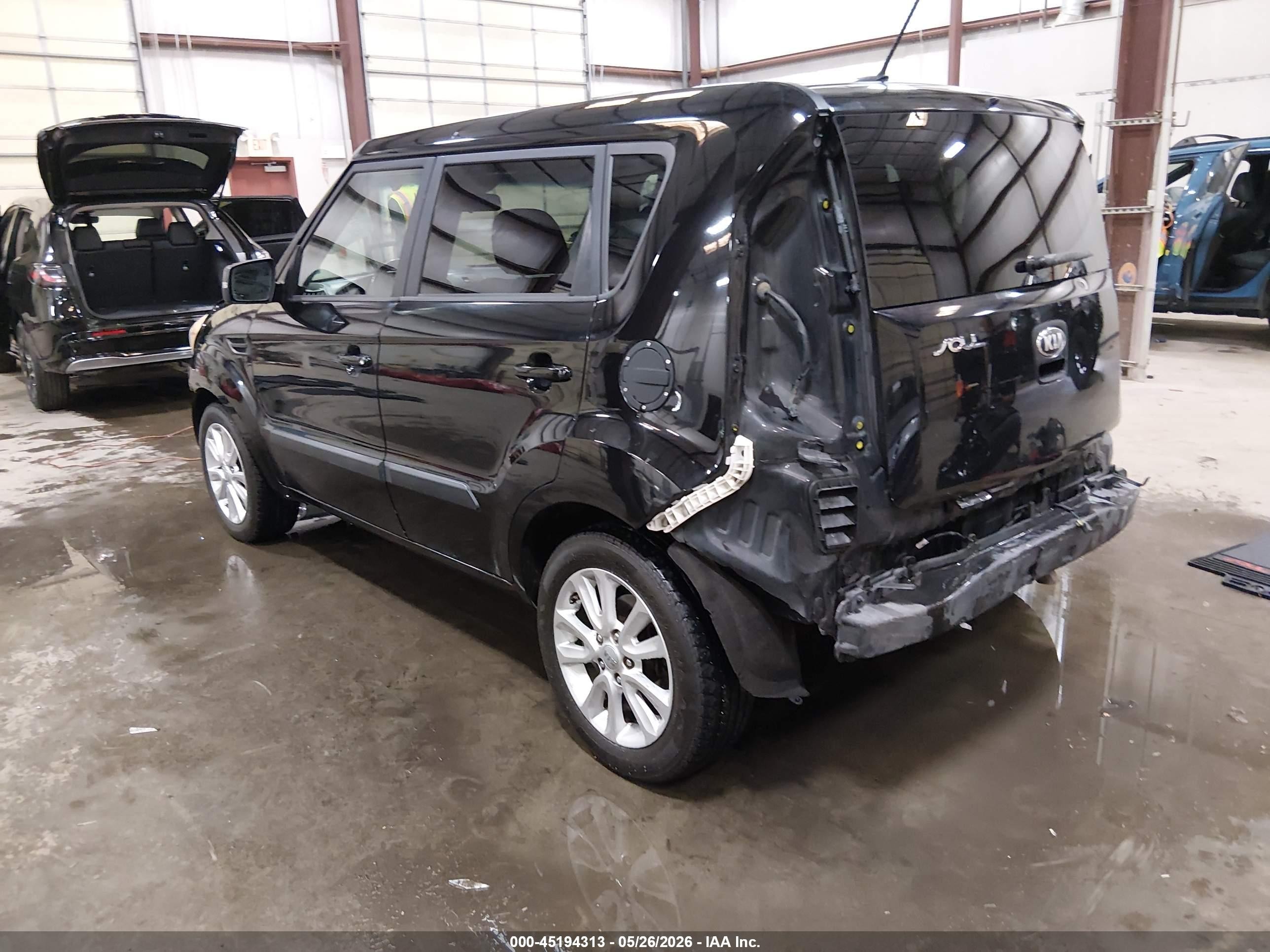 2013 Kia Soul + Black vin: KNDJT2A68D7632977