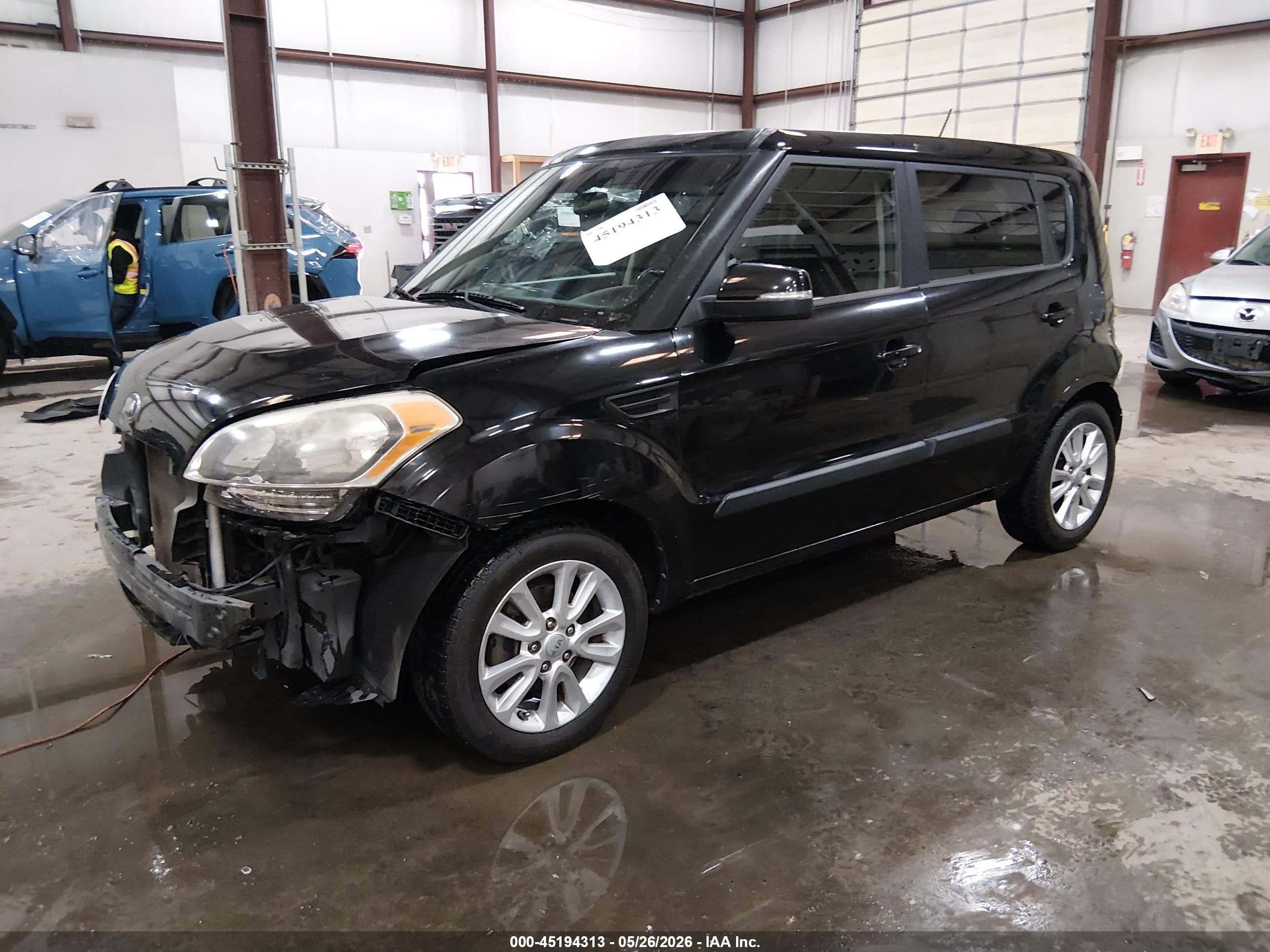 2013 Kia Soul + Black vin: KNDJT2A68D7632977