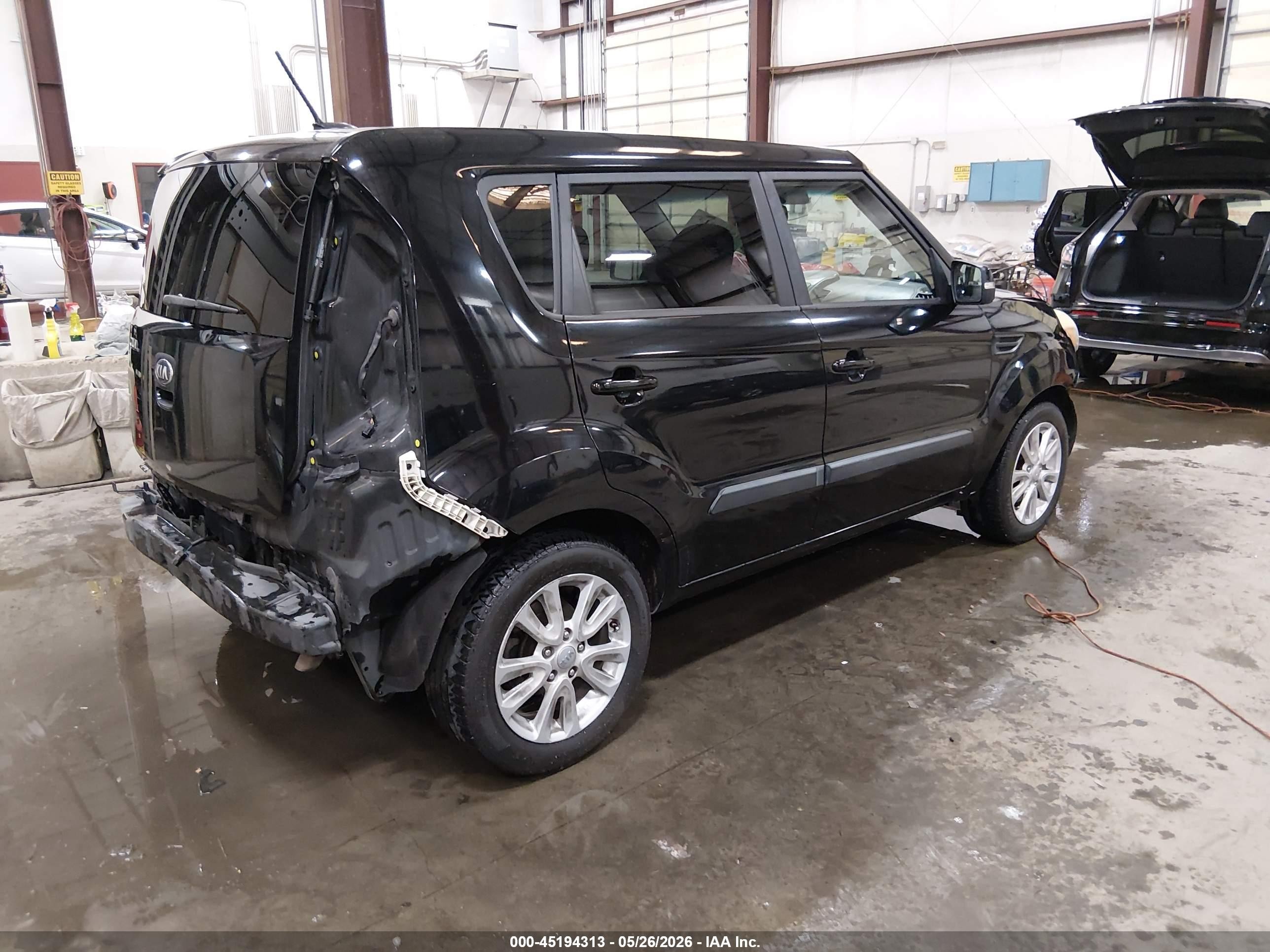 2013 Kia Soul + Black vin: KNDJT2A68D7632977