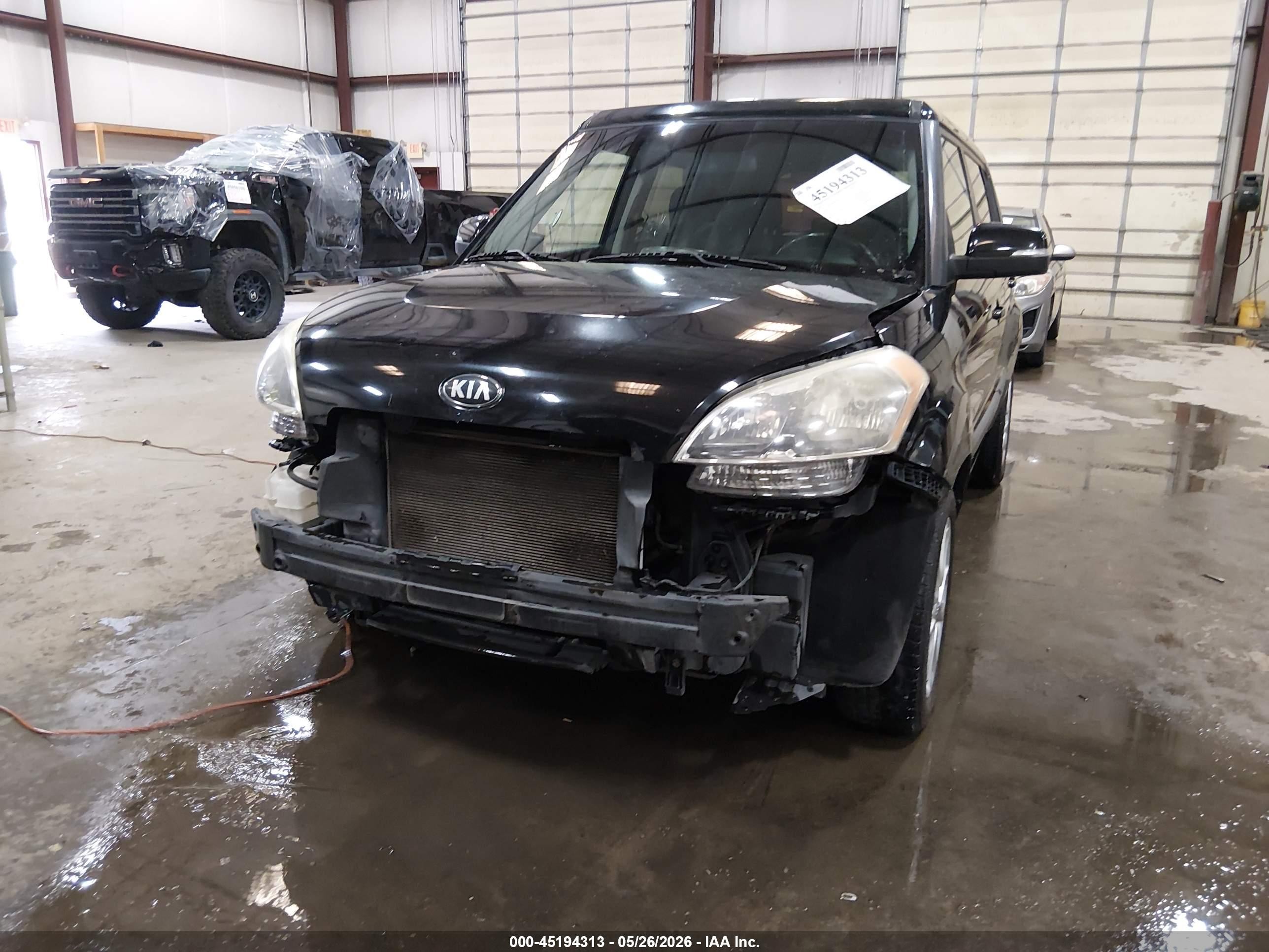 2013 Kia Soul + Black vin: KNDJT2A68D7632977
