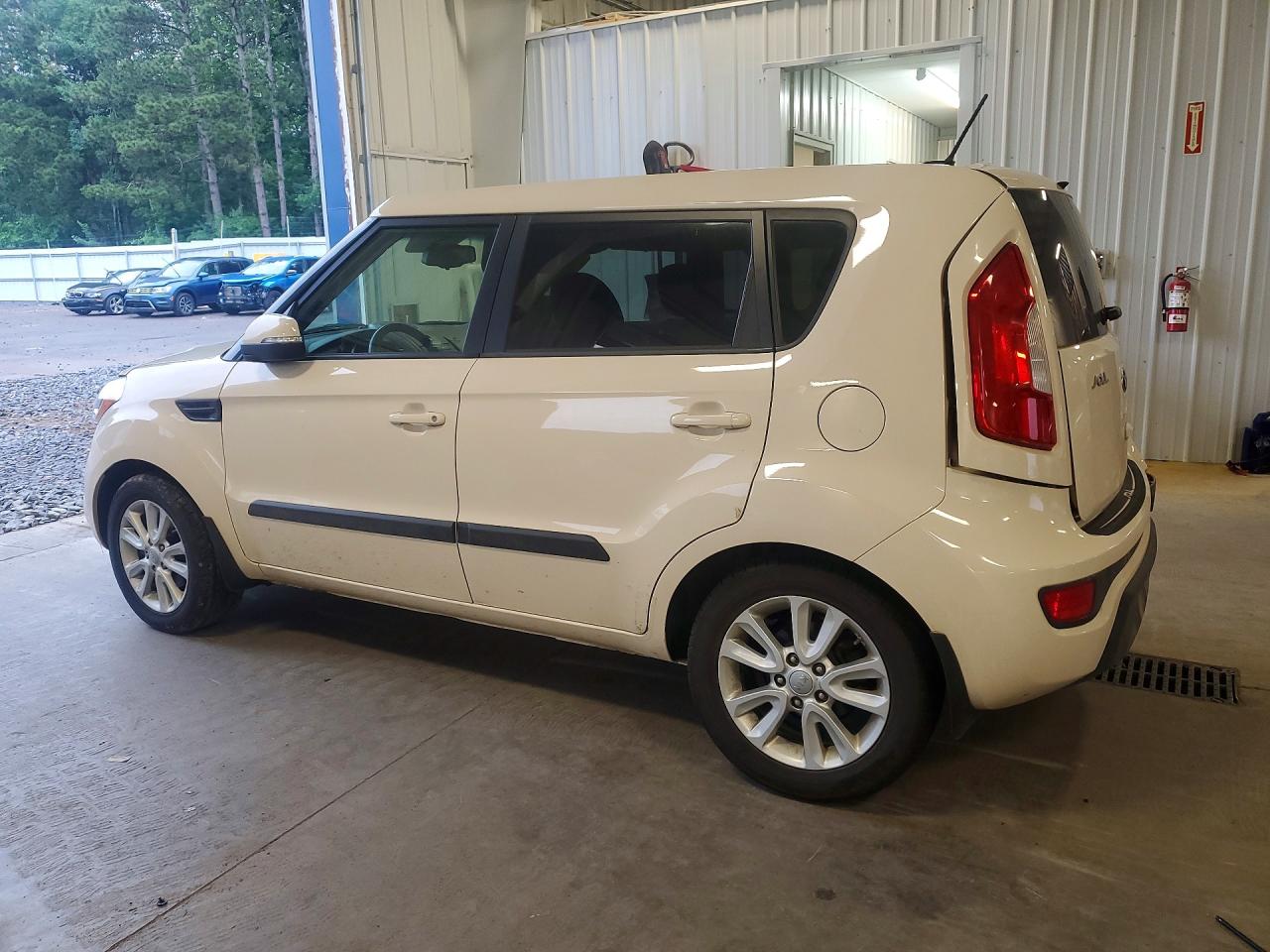 2013 Kia Soul + White vin: KNDJT2A68D7757770