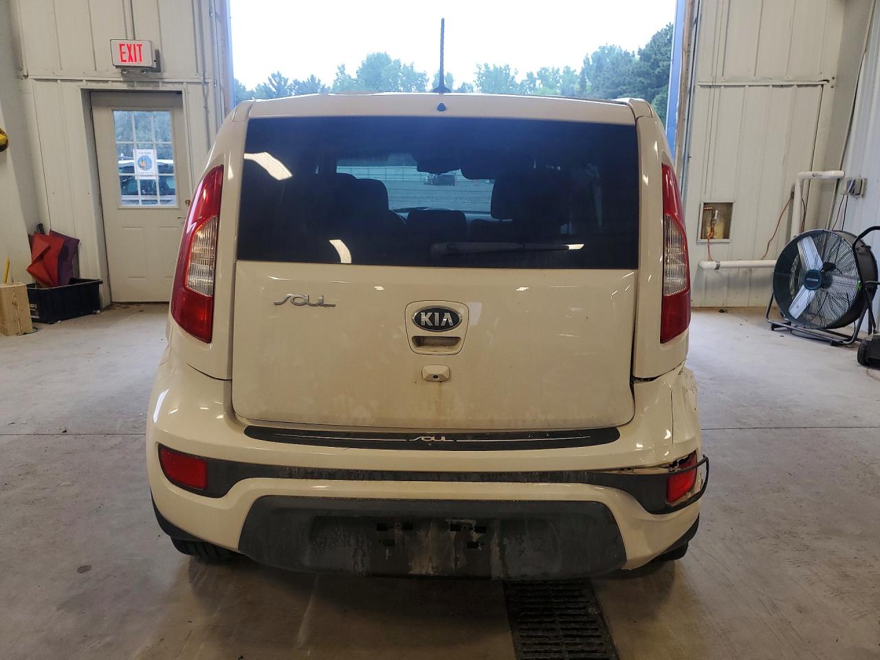 2013 Kia Soul + White vin: KNDJT2A68D7757770