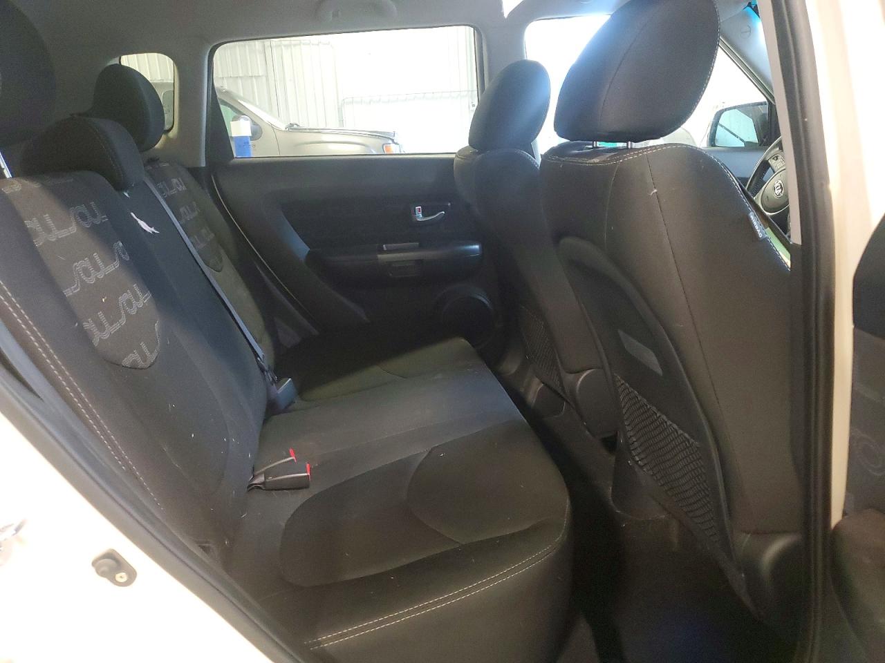 2013 Kia Soul + White vin: KNDJT2A68D7757770