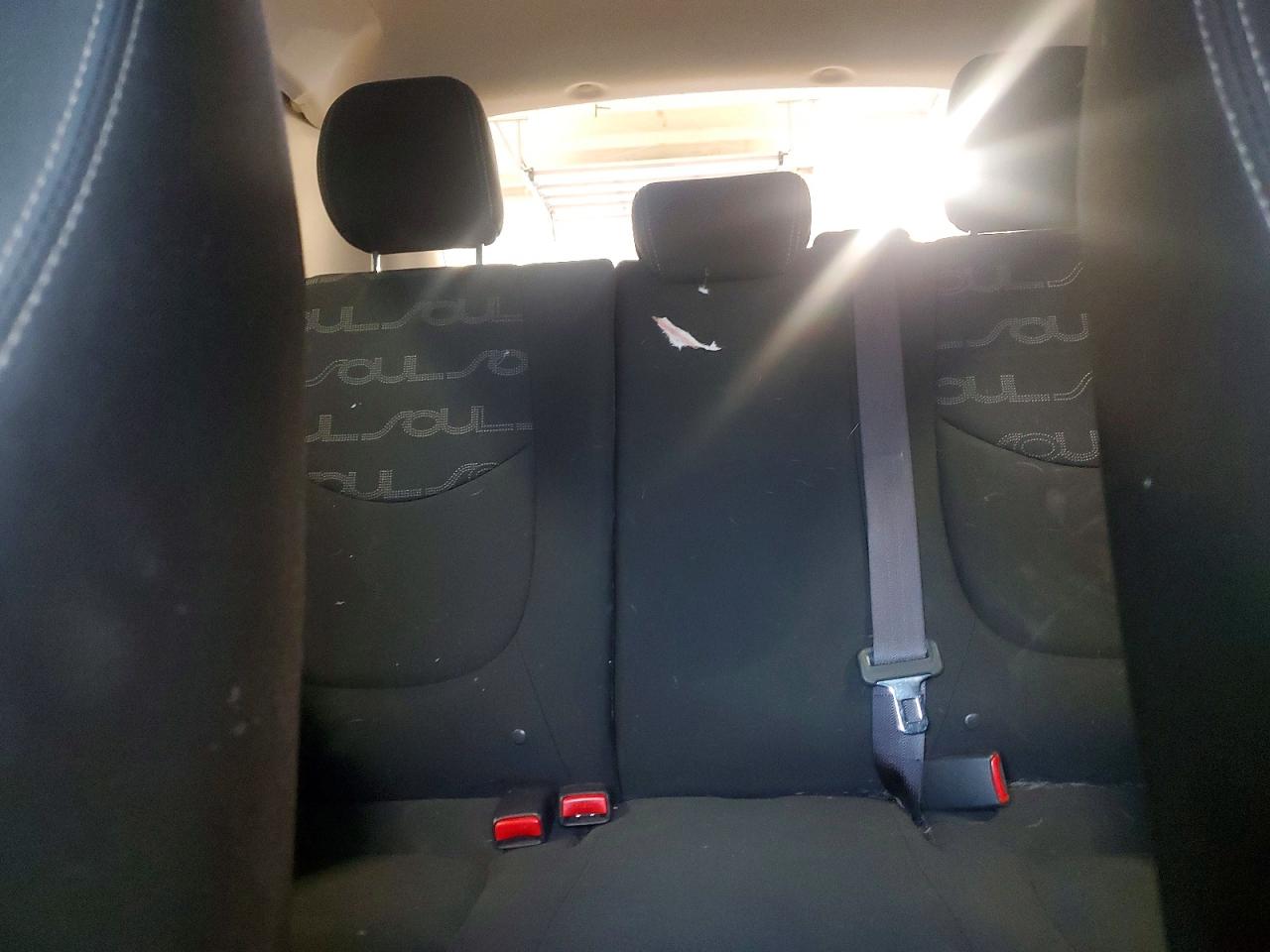2013 Kia Soul + White vin: KNDJT2A68D7757770