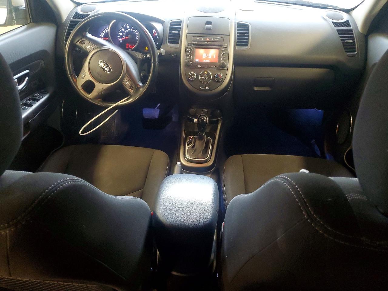 2013 Kia Soul + White vin: KNDJT2A68D7757770