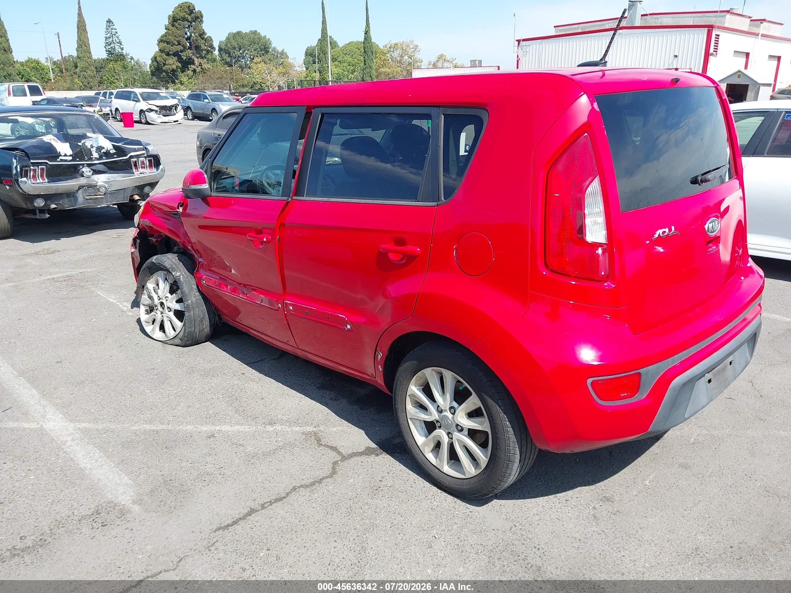 2012 Kia Soul + Red vin: KNDJT2A69C7358591