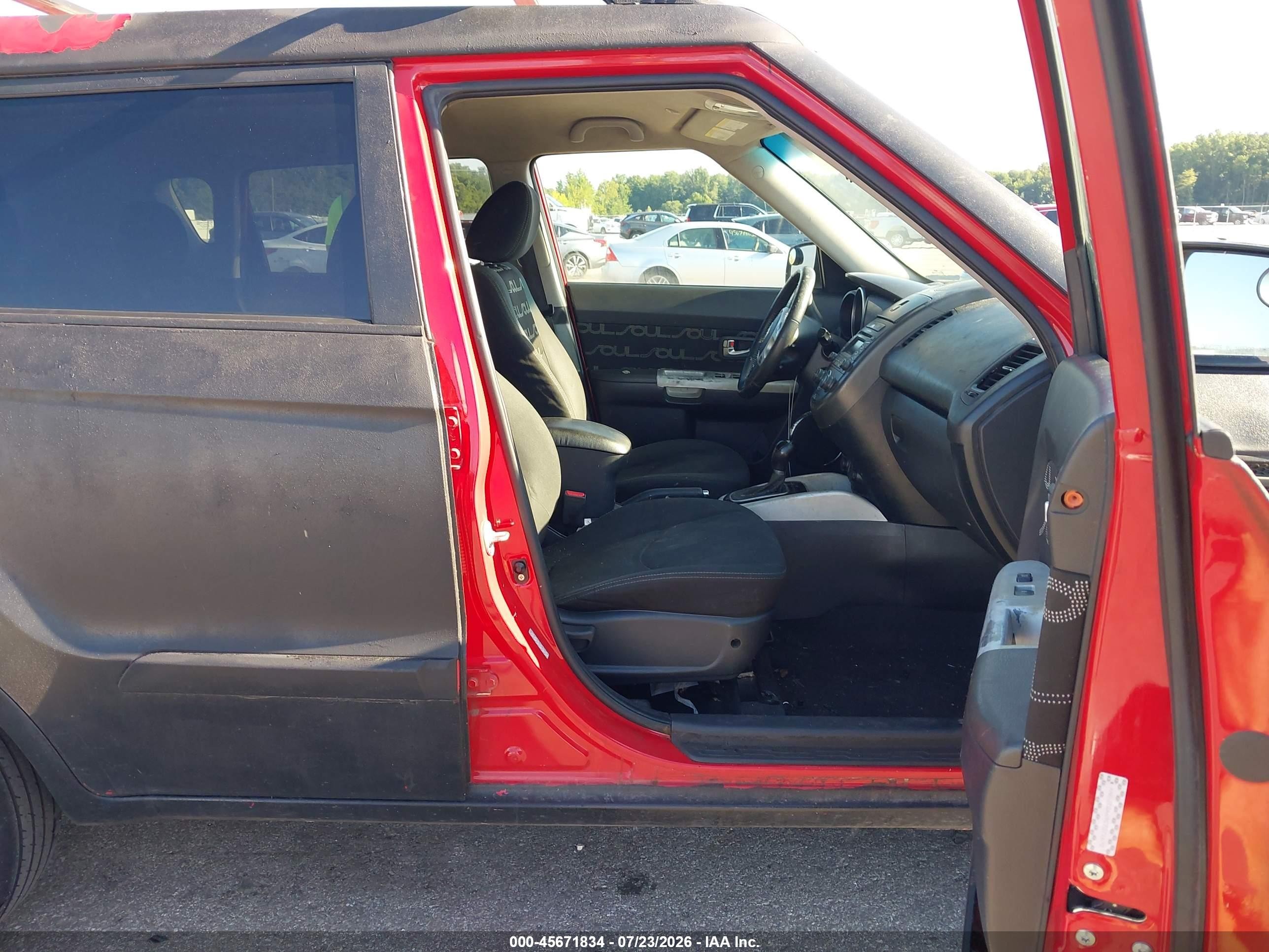 2012 Kia Soul + Black vin: KNDJT2A69C7371678