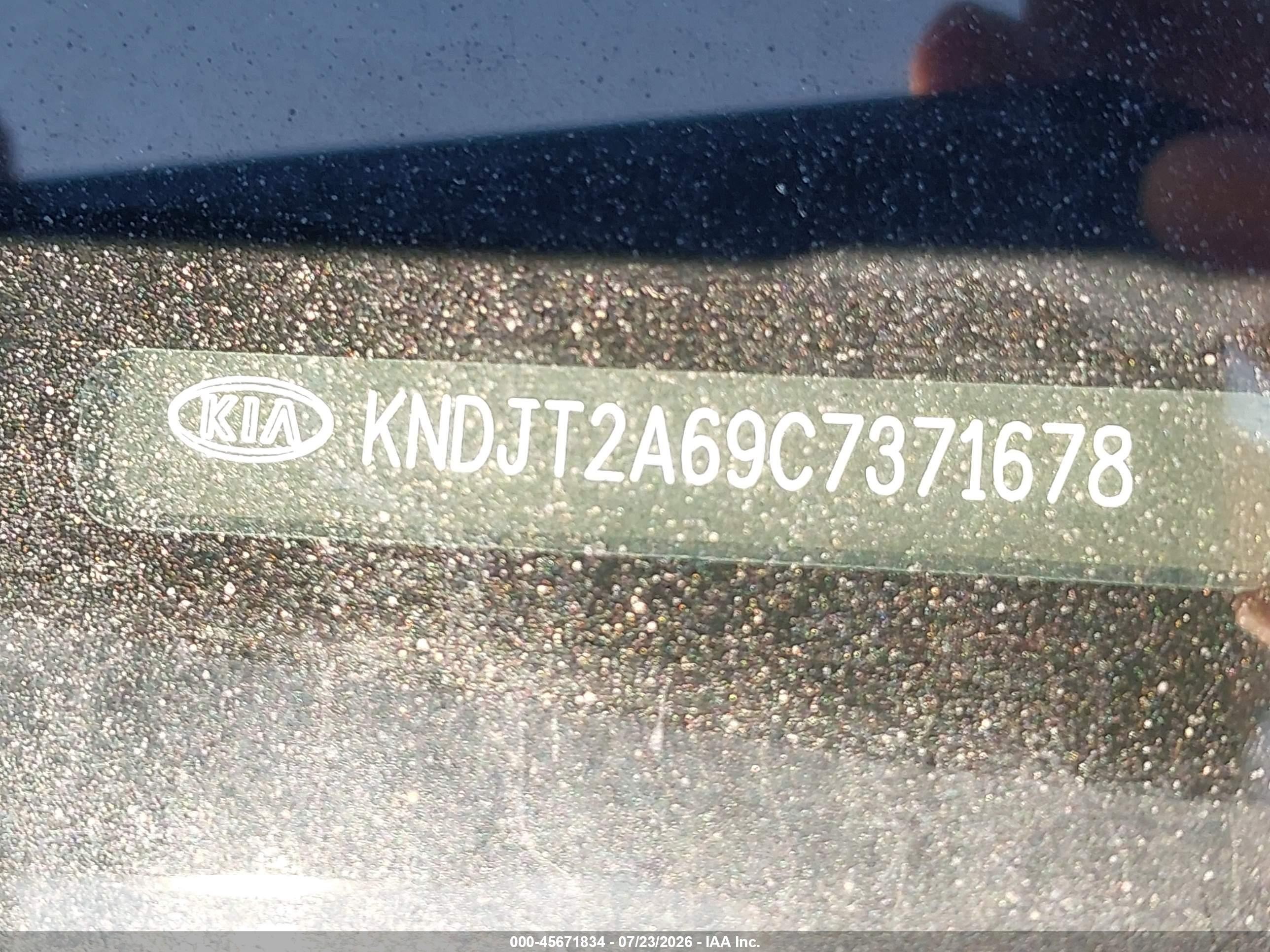 2012 Kia Soul + Black vin: KNDJT2A69C7371678