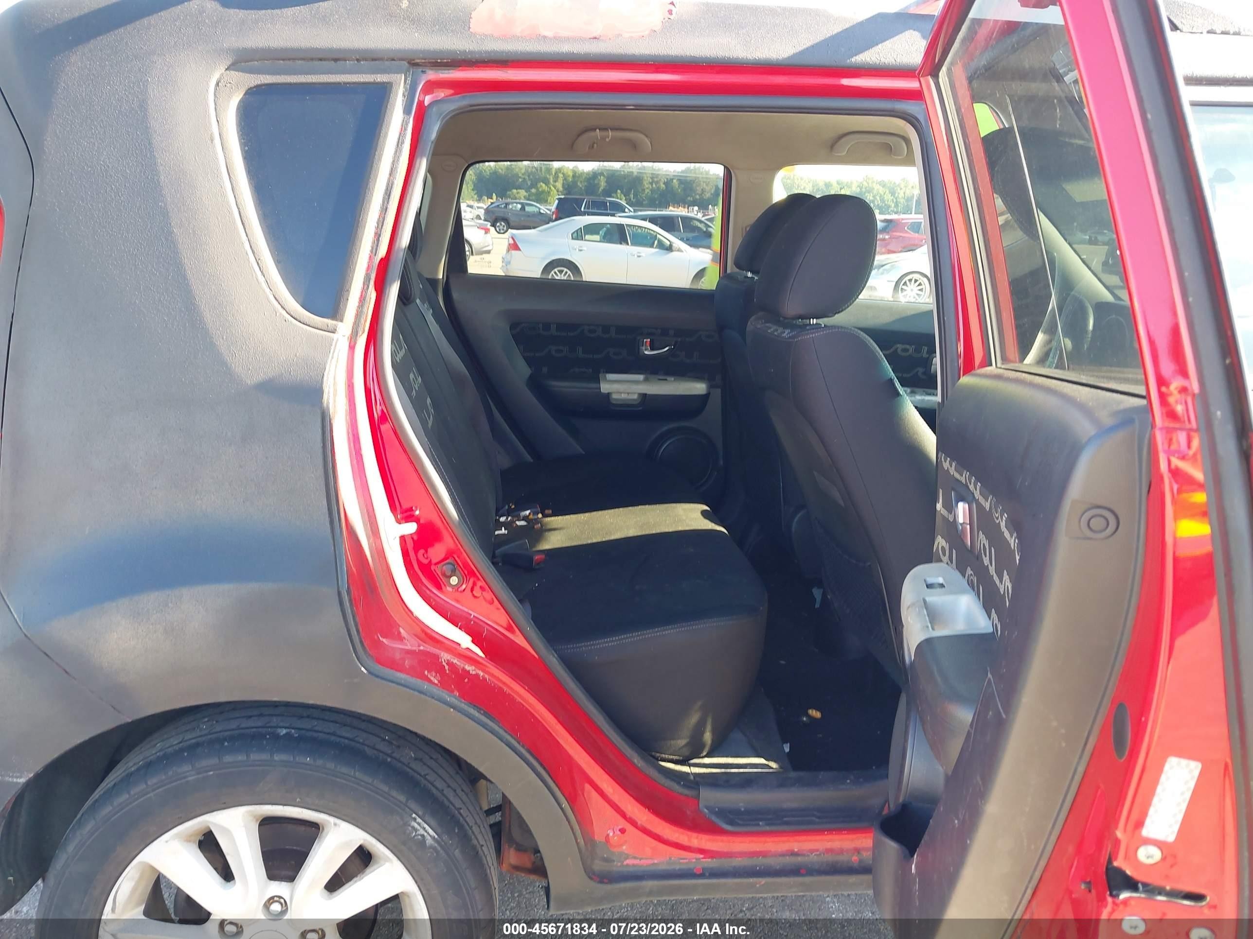 2012 Kia Soul + Black vin: KNDJT2A69C7371678