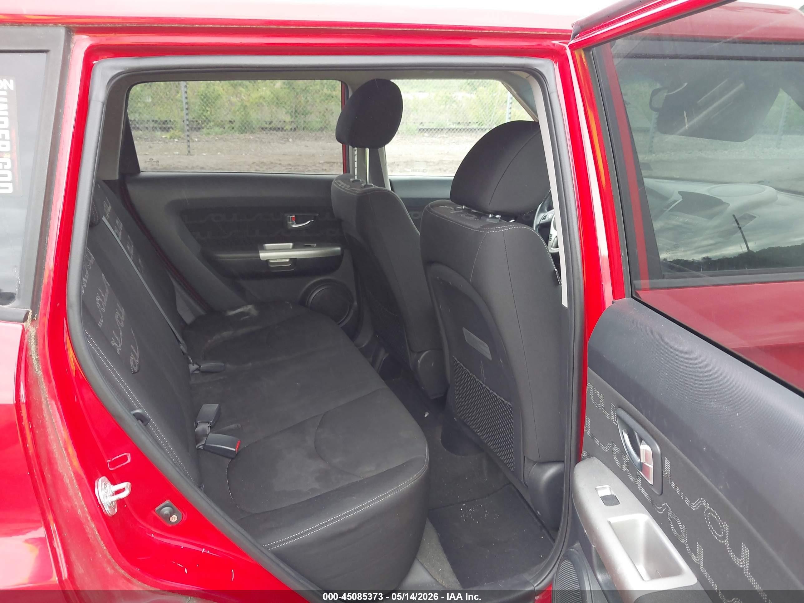 2012 Kia Soul + Red vin: KNDJT2A69C7394703