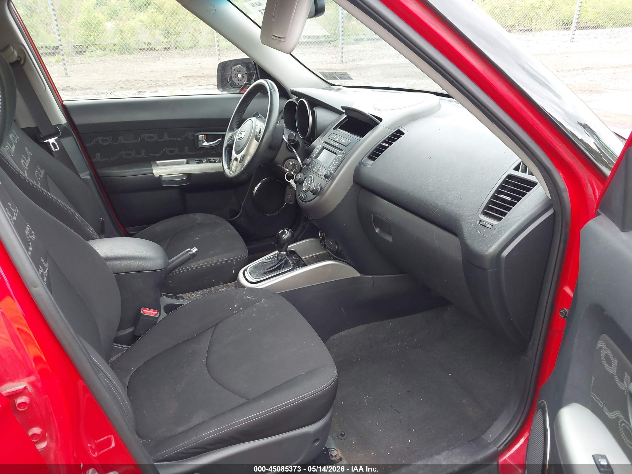 2012 Kia Soul + Red vin: KNDJT2A69C7394703