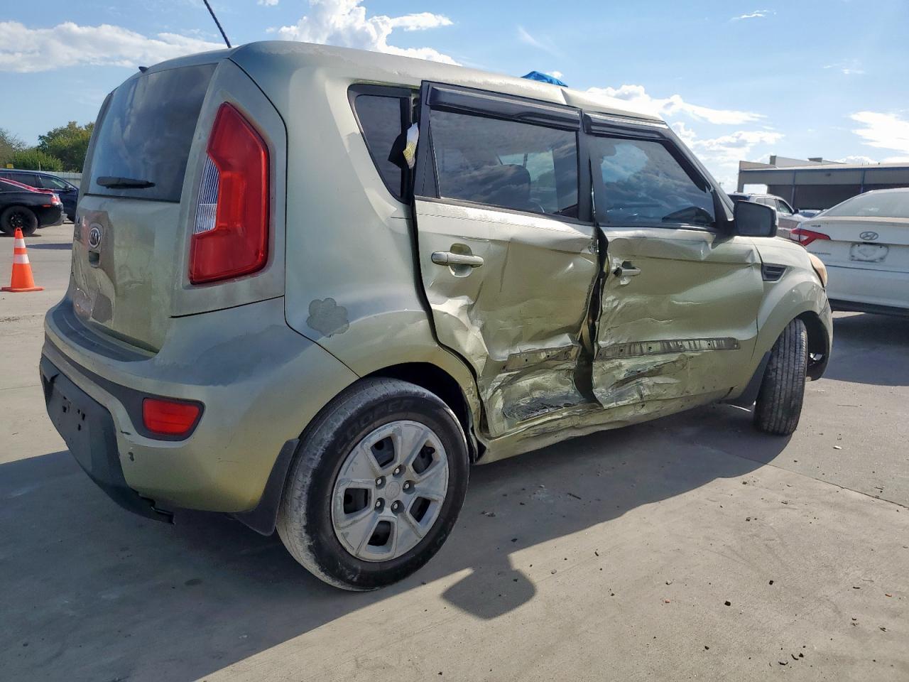 2012 Kia Soul + Green vin: KNDJT2A69C7468847