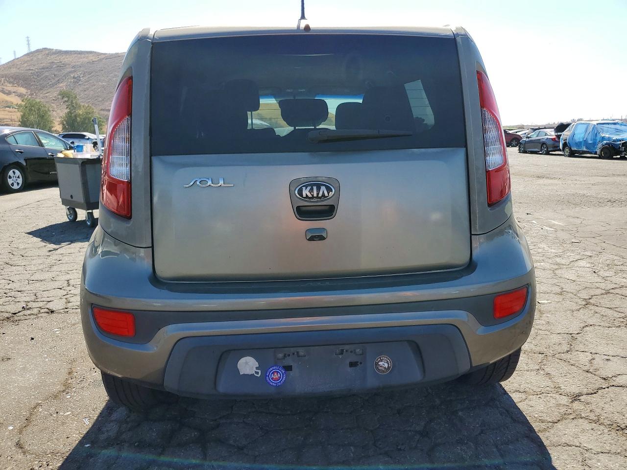 2013 Kia Soul + Gray vin: KNDJT2A69D7482765