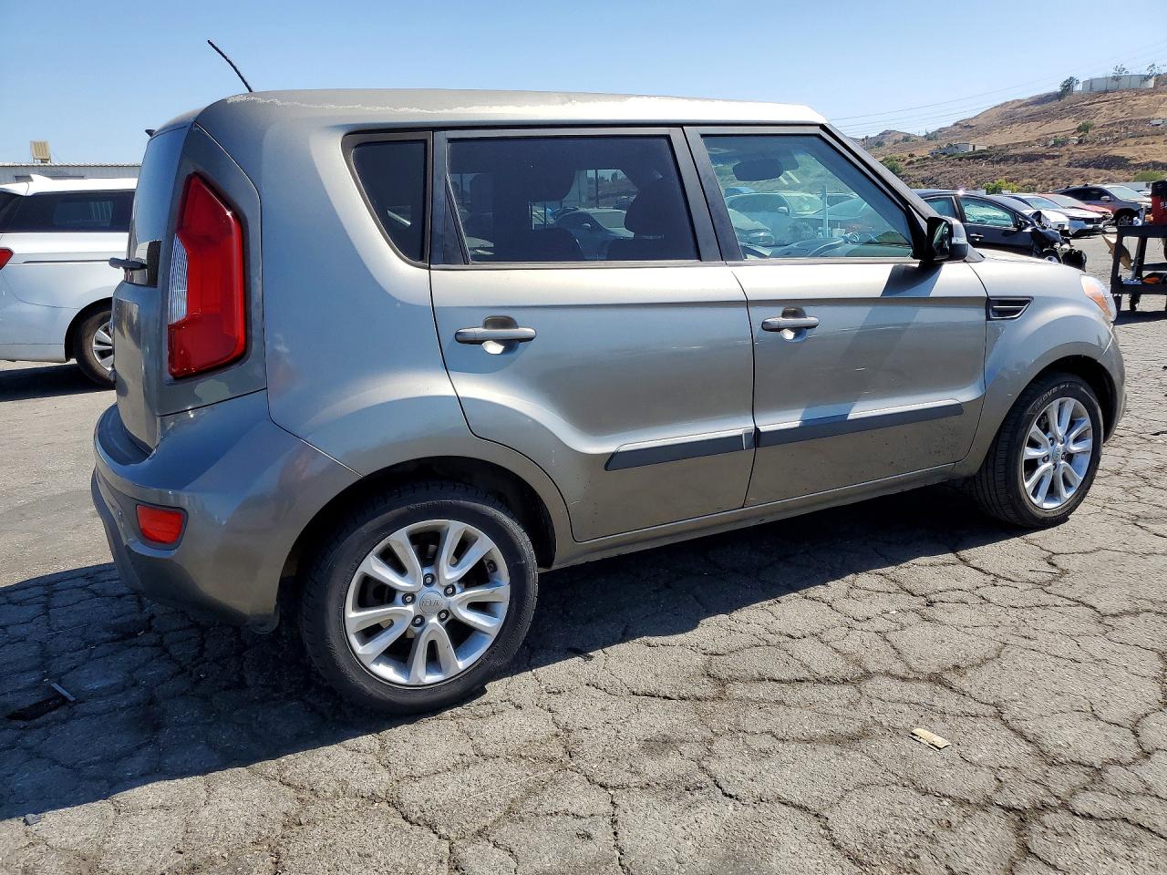 2013 Kia Soul + Gray vin: KNDJT2A69D7482765