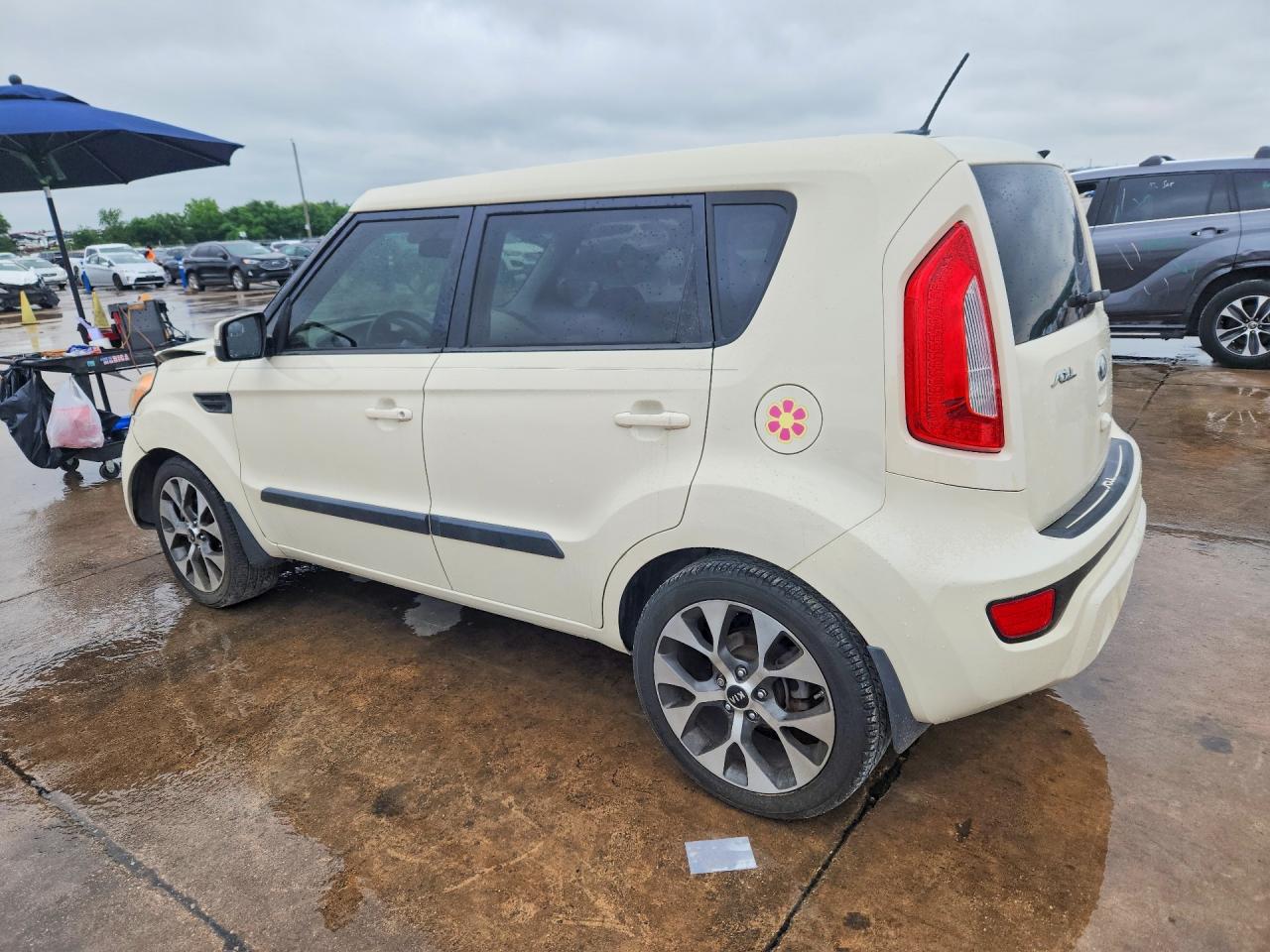 2013 Kia Soul ! Cream vin: KNDJT2A69D7485066