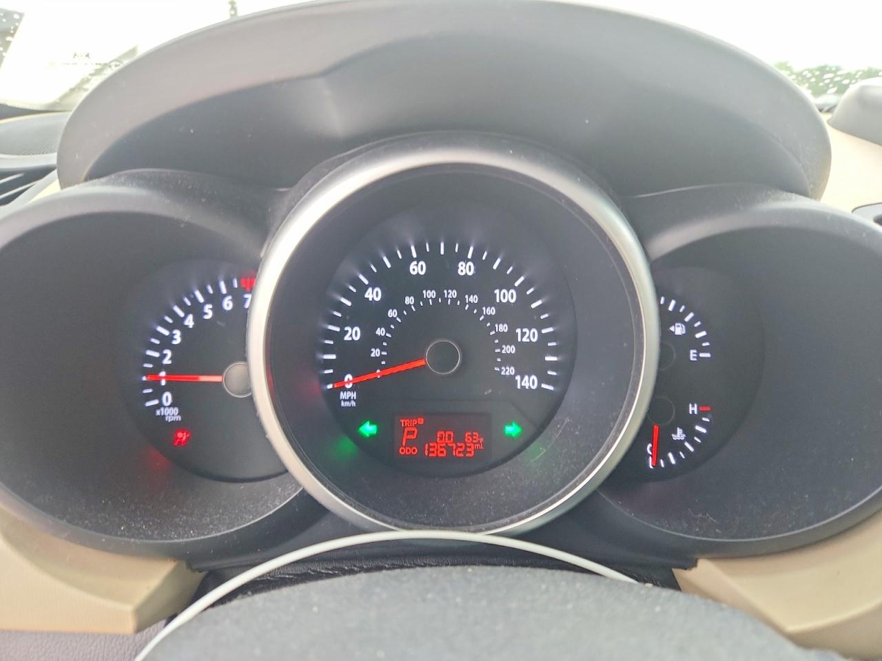 2013 Kia Soul ! Cream vin: KNDJT2A69D7485066