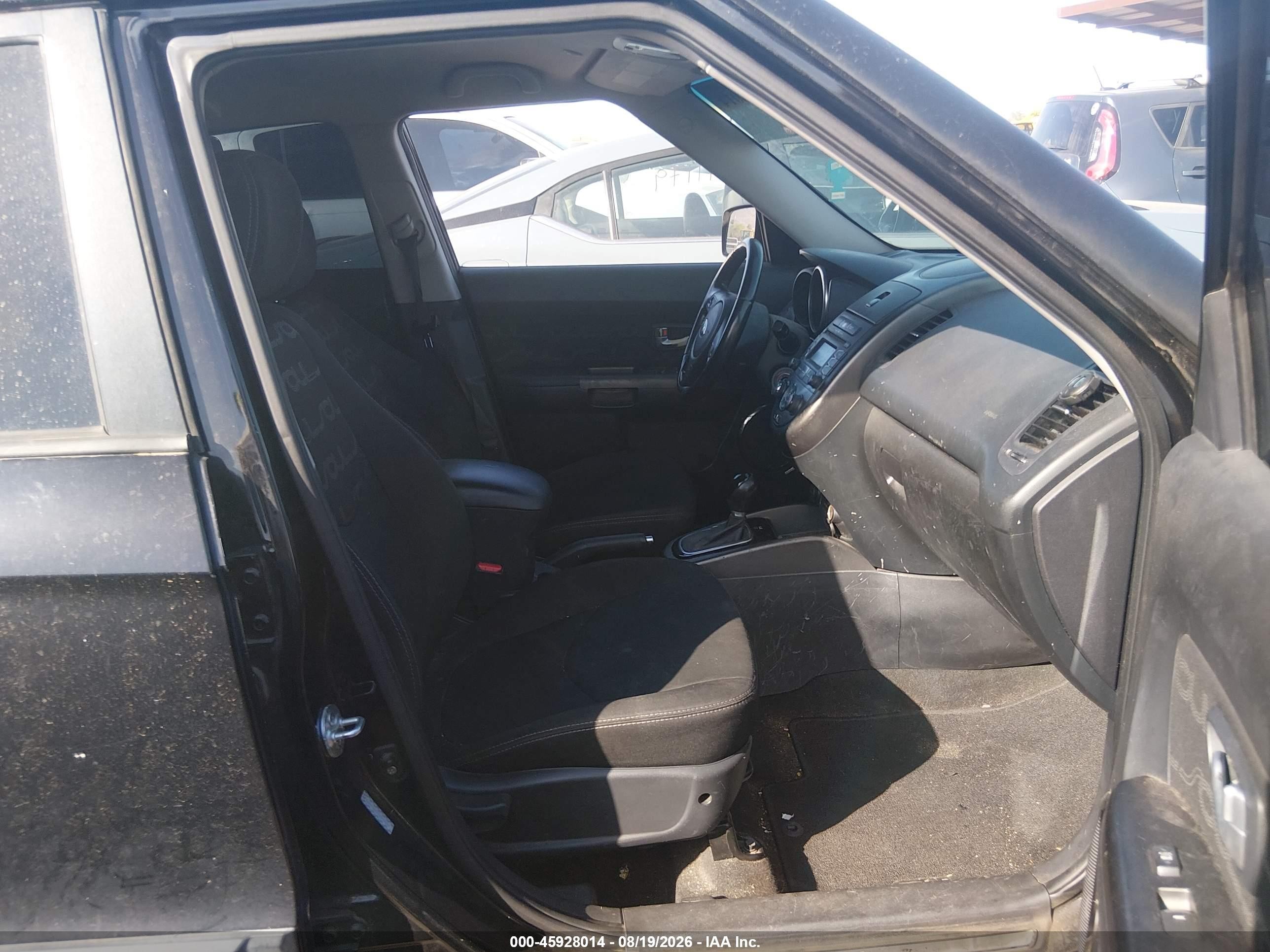 2013 Kia Soul + Black vin: KNDJT2A69D7546559