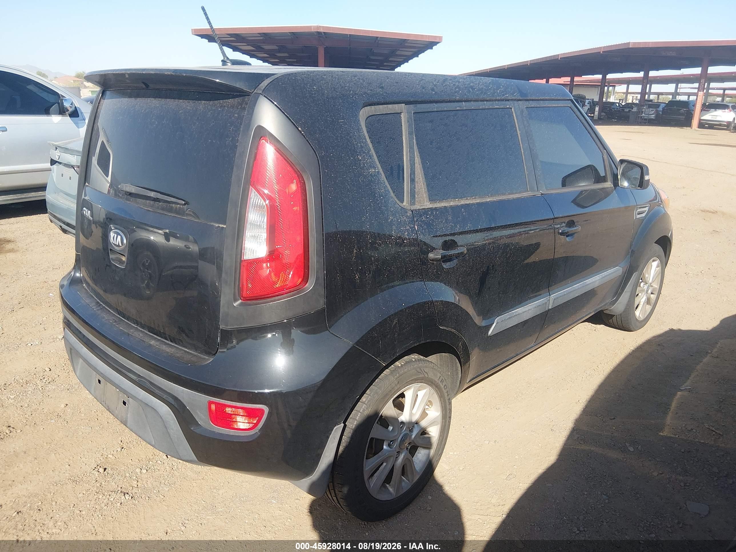 2013 Kia Soul + Black vin: KNDJT2A69D7546559
