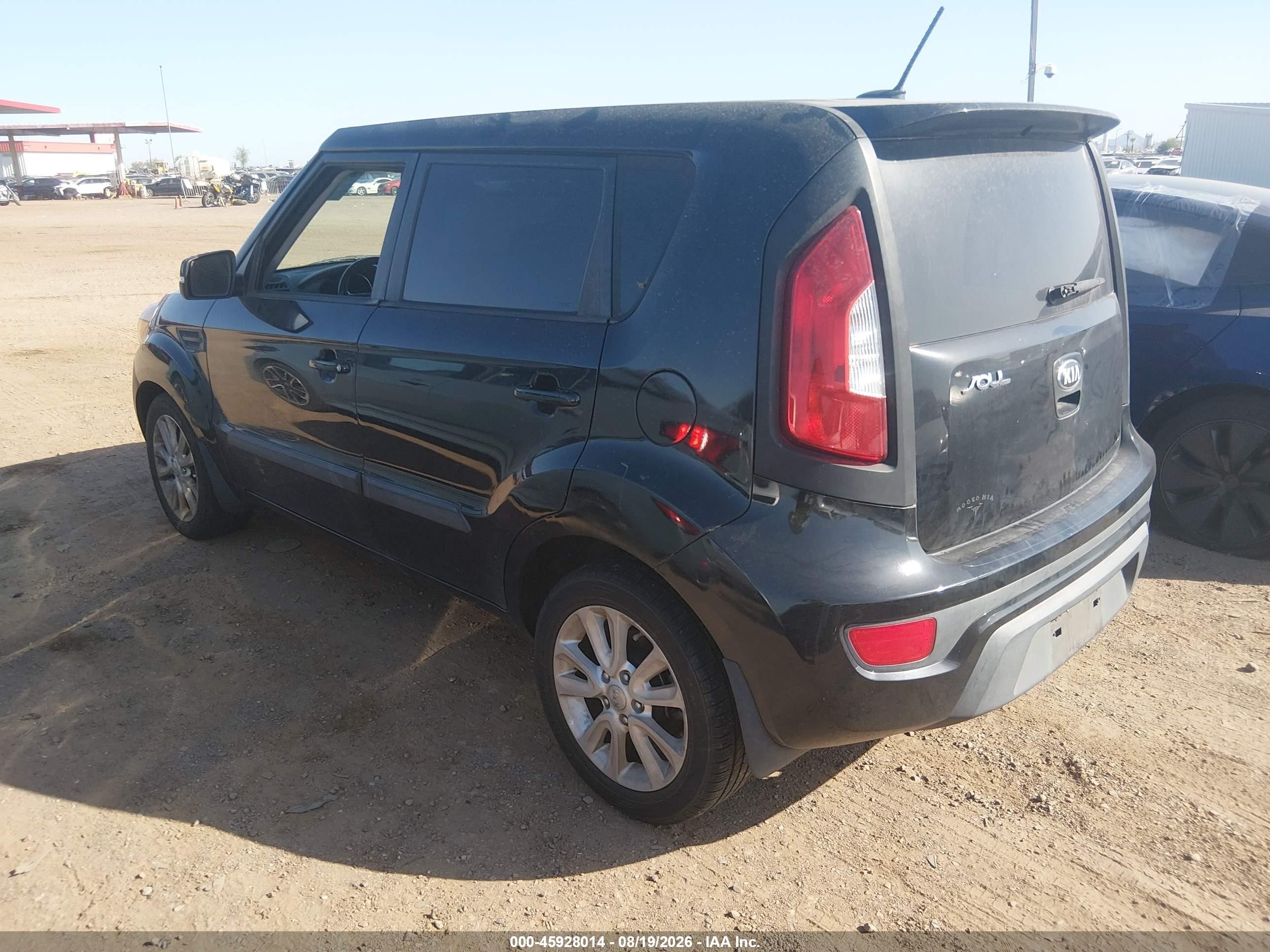 2013 Kia Soul + Black vin: KNDJT2A69D7546559