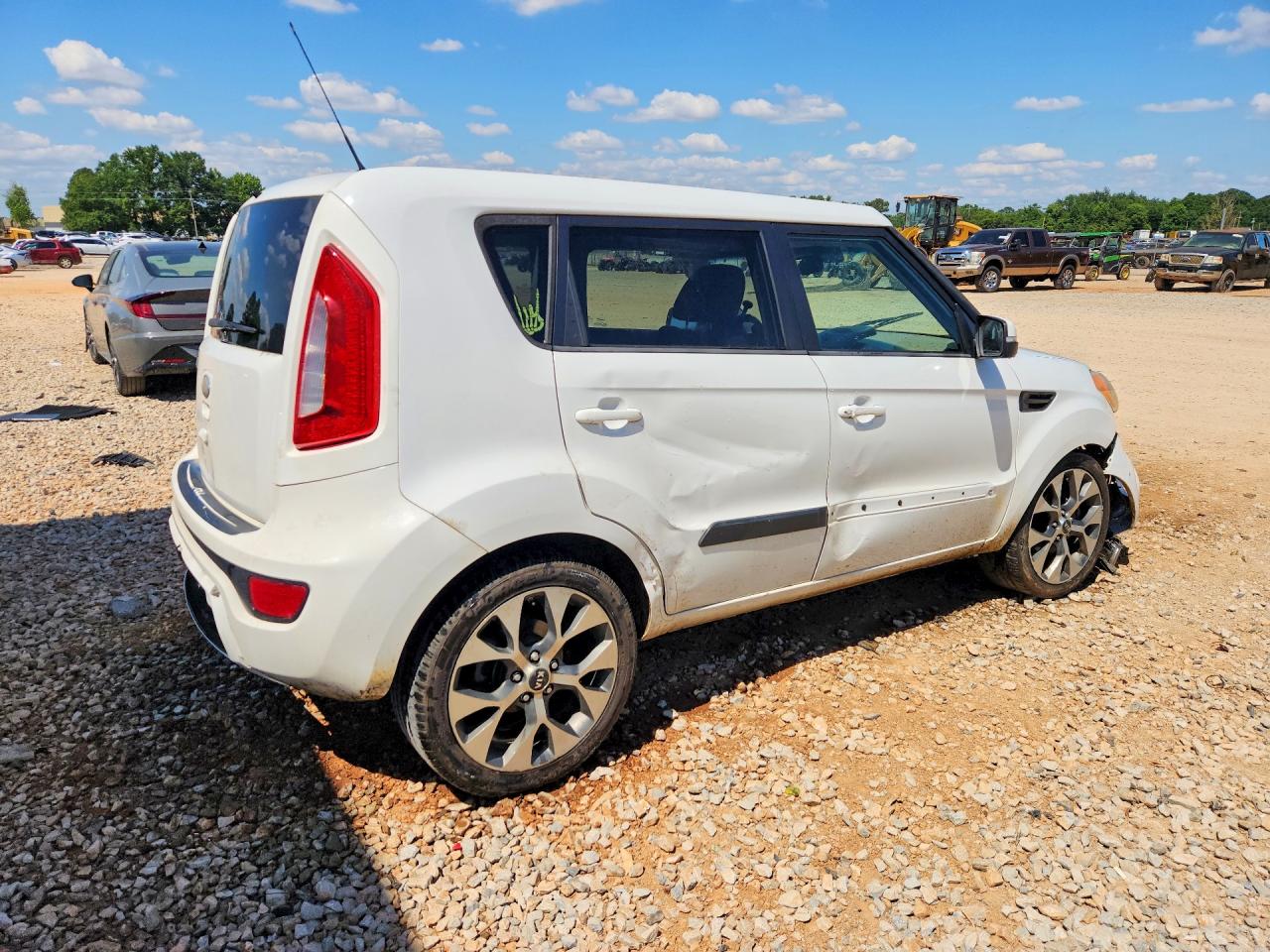 2013 Kia Soul ! White vin: KNDJT2A69D7572126