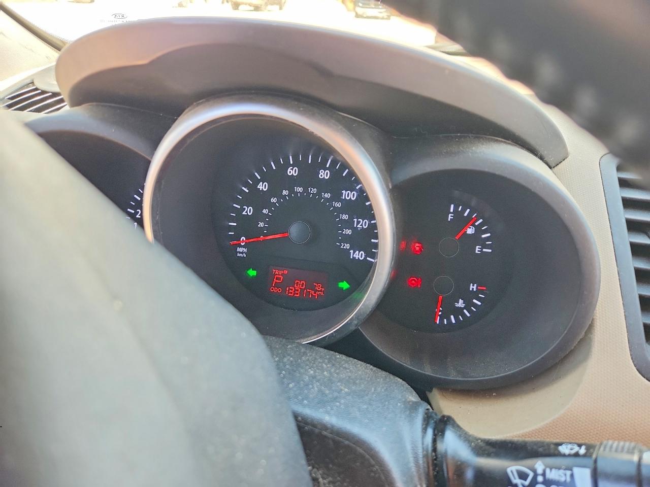 2013 Kia Soul ! White vin: KNDJT2A69D7572126