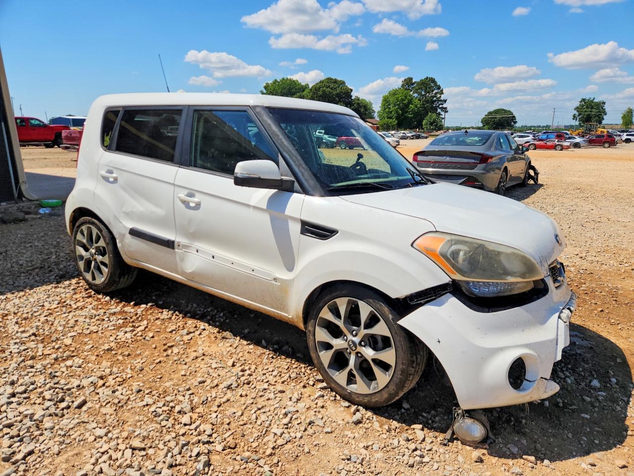 2013 Kia Soul ! White vin: KNDJT2A69D7572126