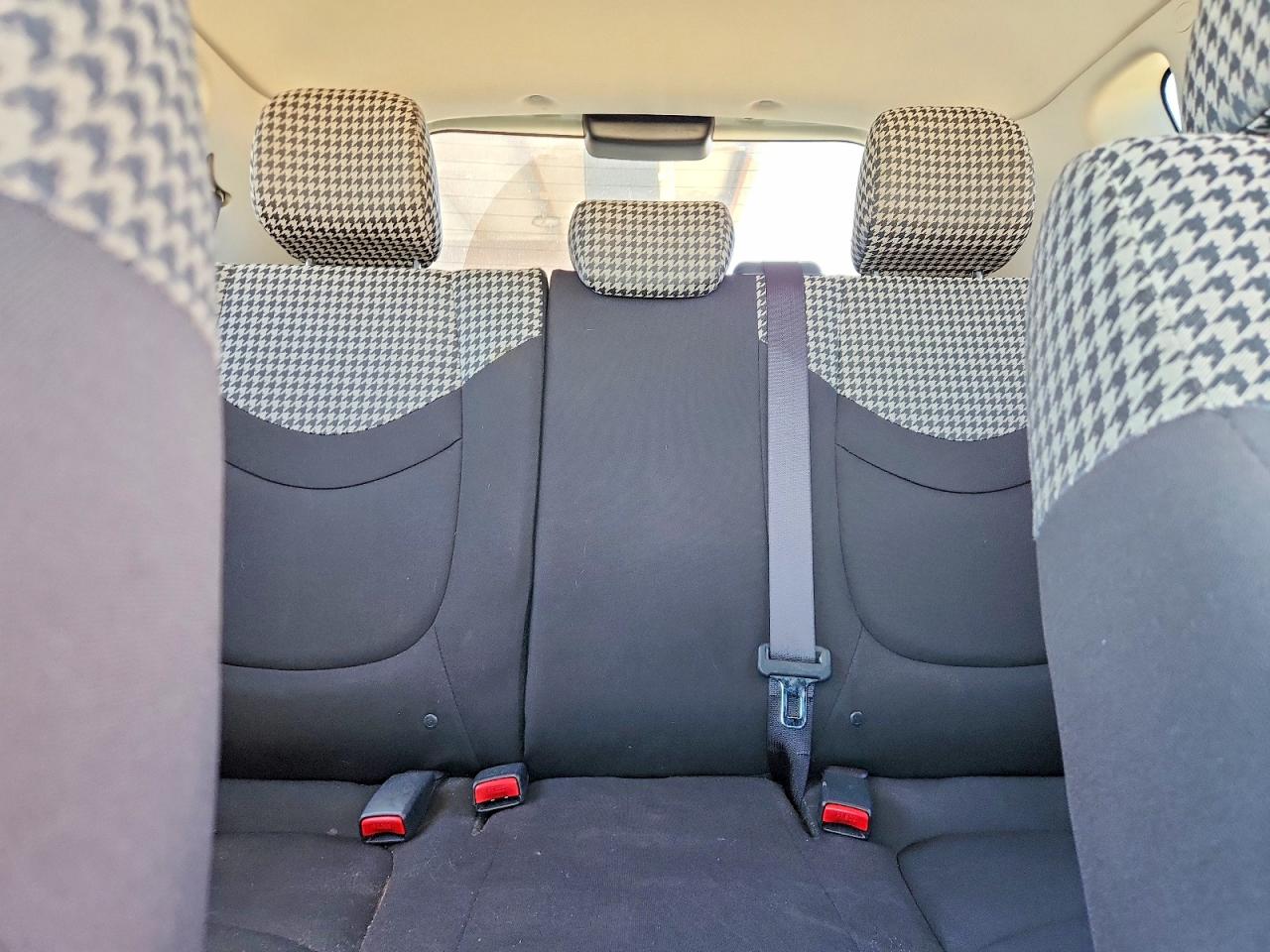 2013 Kia Soul ! White vin: KNDJT2A69D7572126