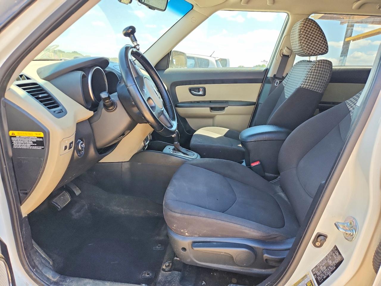 2013 Kia Soul ! White vin: KNDJT2A69D7572126