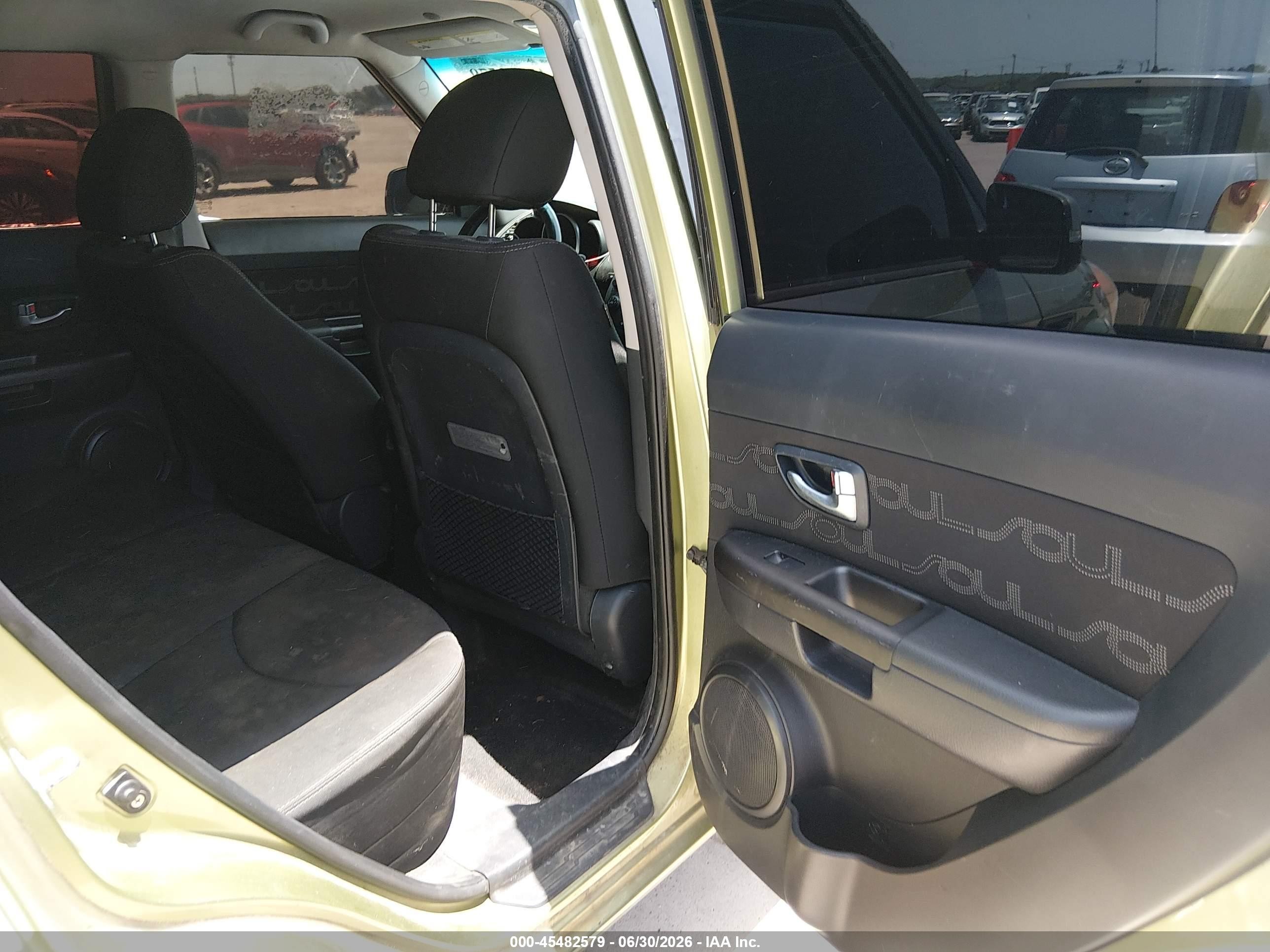 2013 Kia Soul + Green vin: KNDJT2A69D7575320