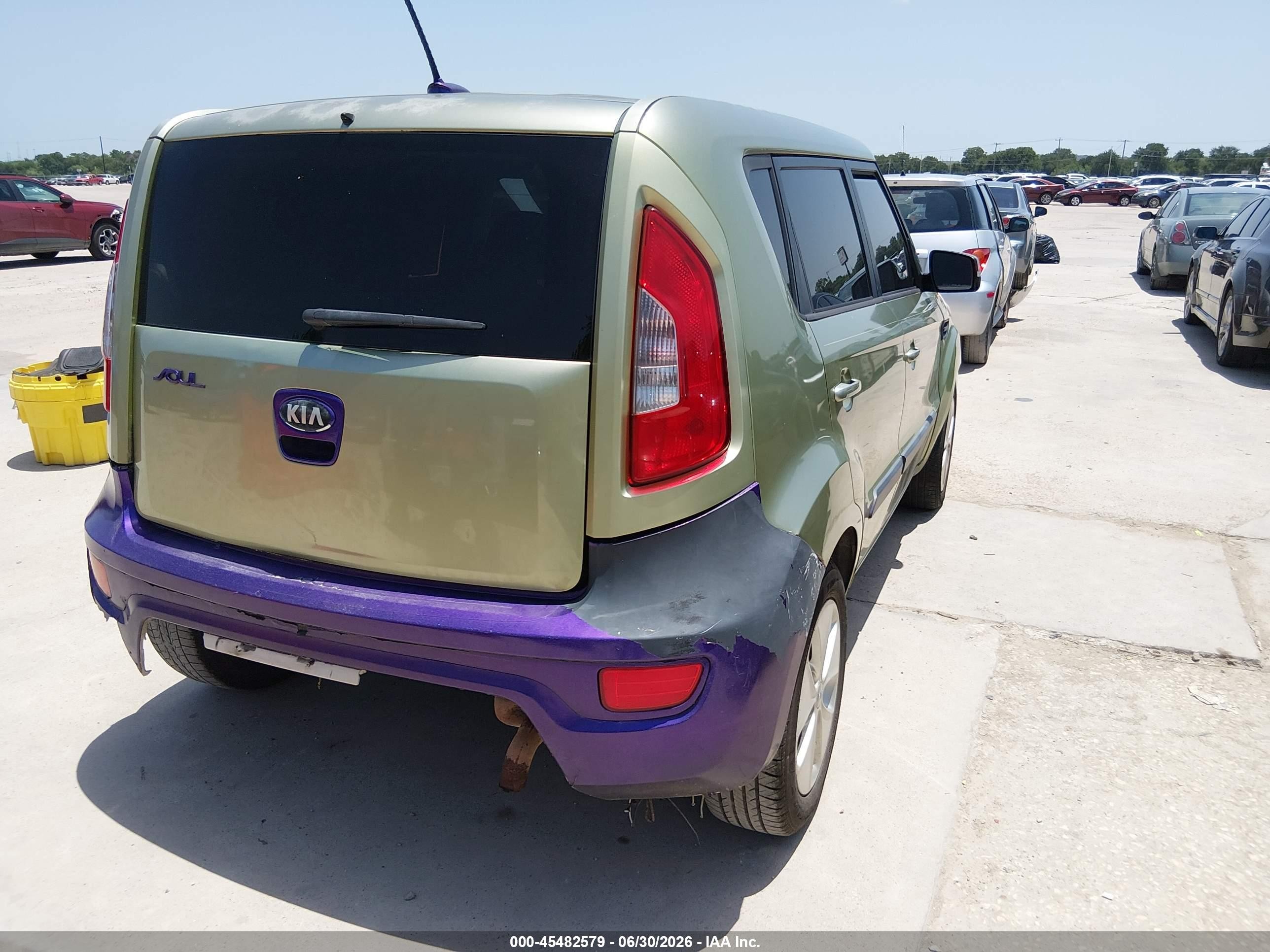 2013 Kia Soul + Green vin: KNDJT2A69D7575320
