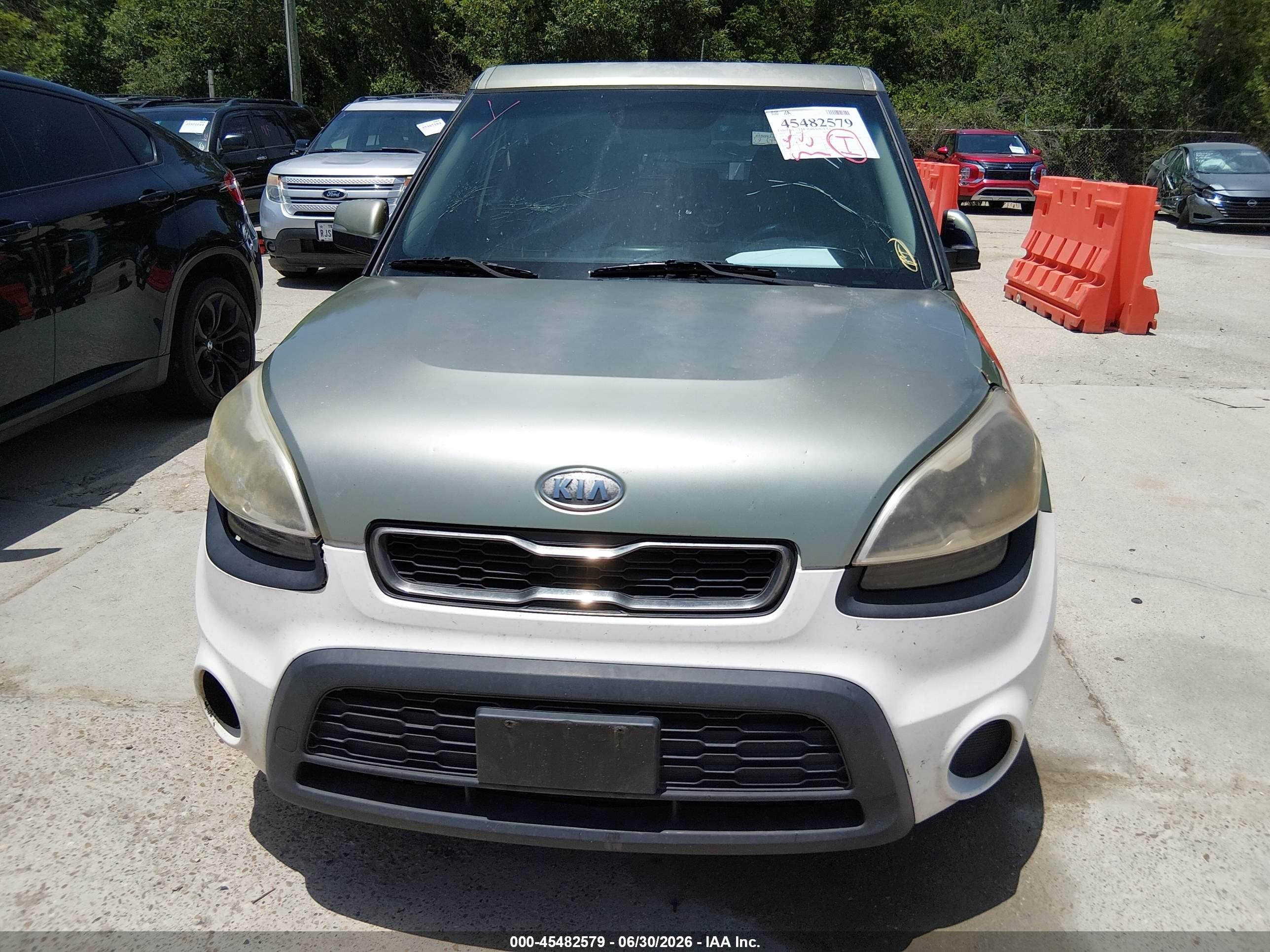 2013 Kia Soul + Green vin: KNDJT2A69D7575320