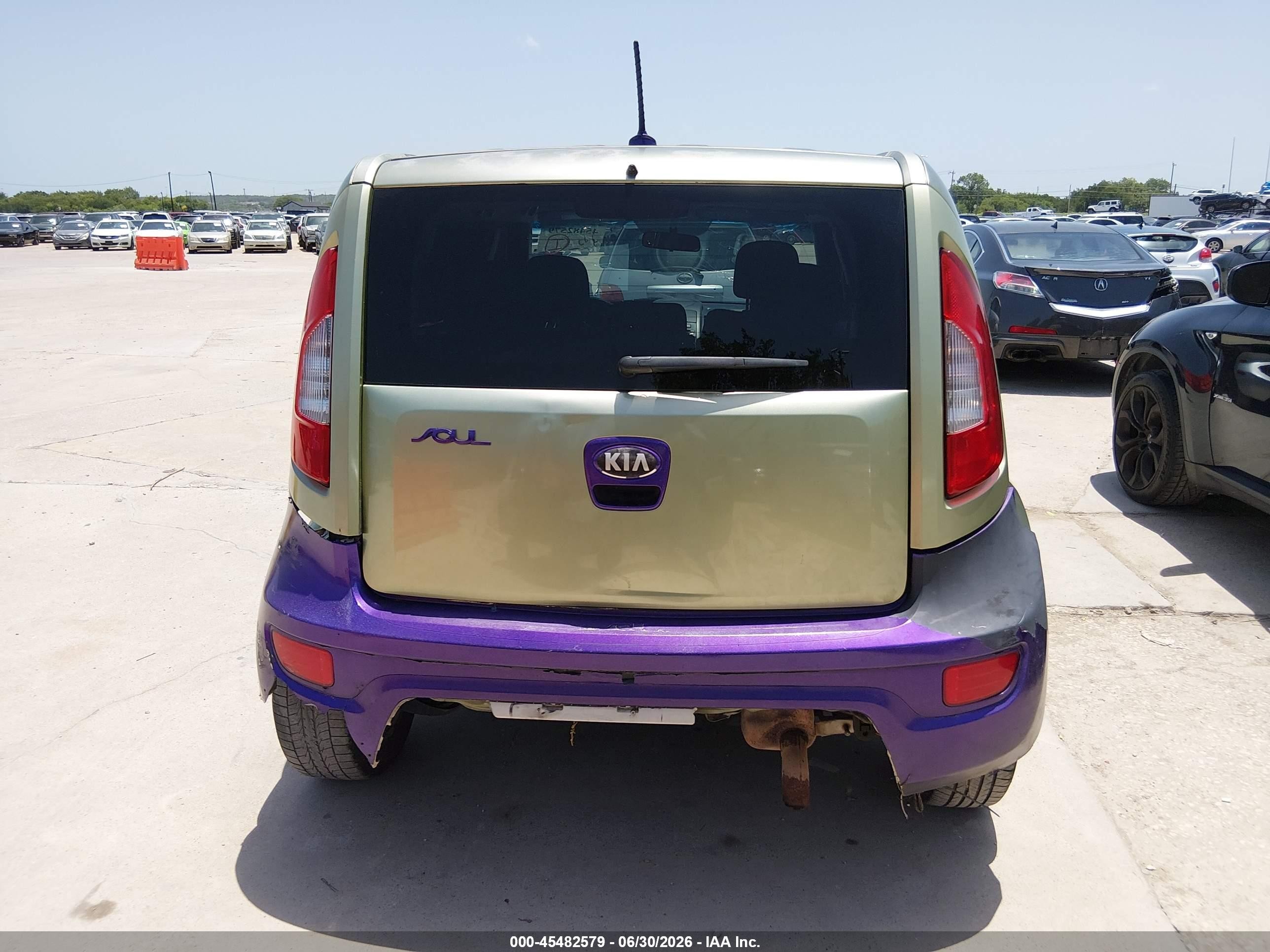 2013 Kia Soul + Green vin: KNDJT2A69D7575320