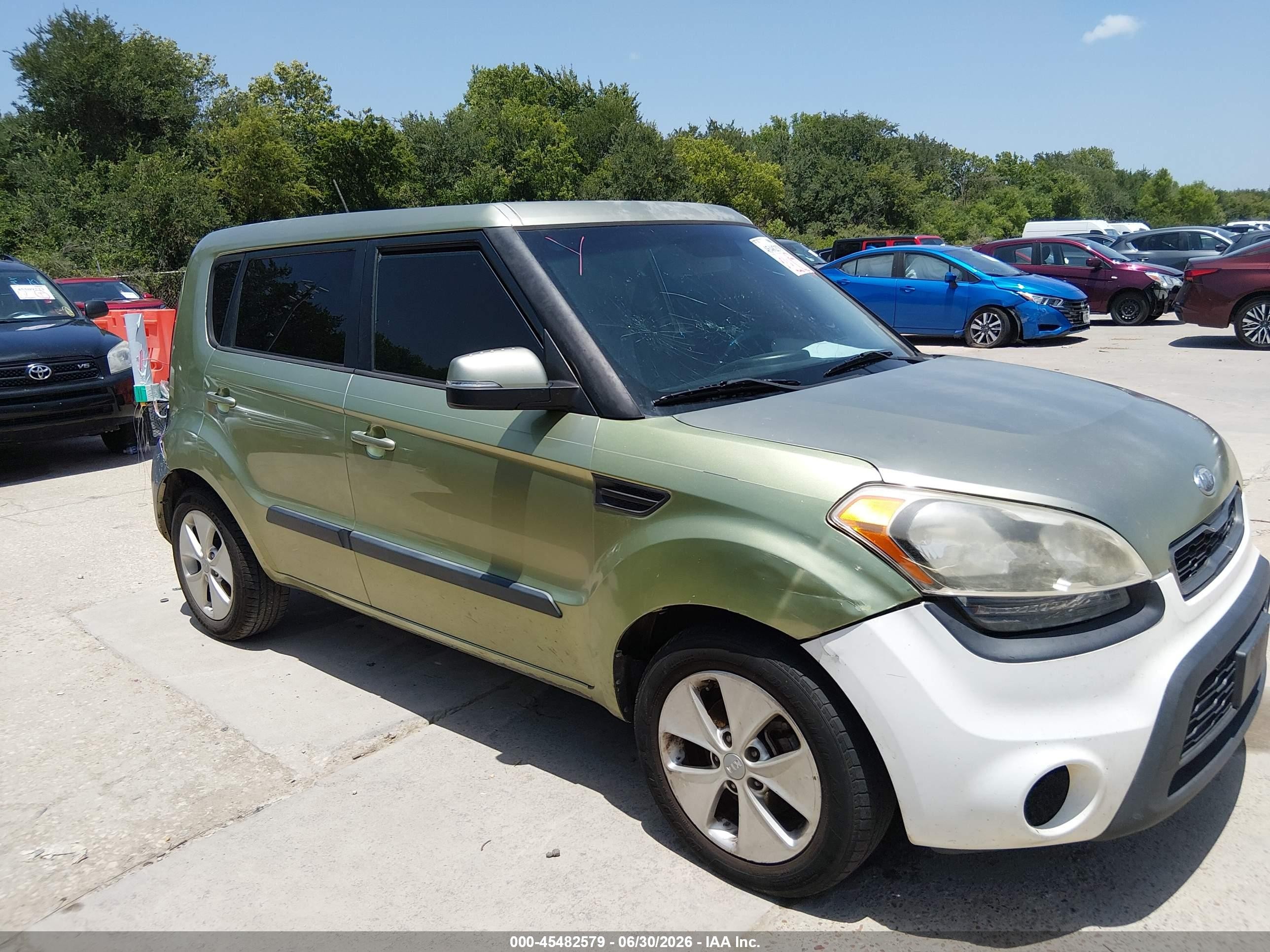 2013 Kia Soul + Green vin: KNDJT2A69D7575320