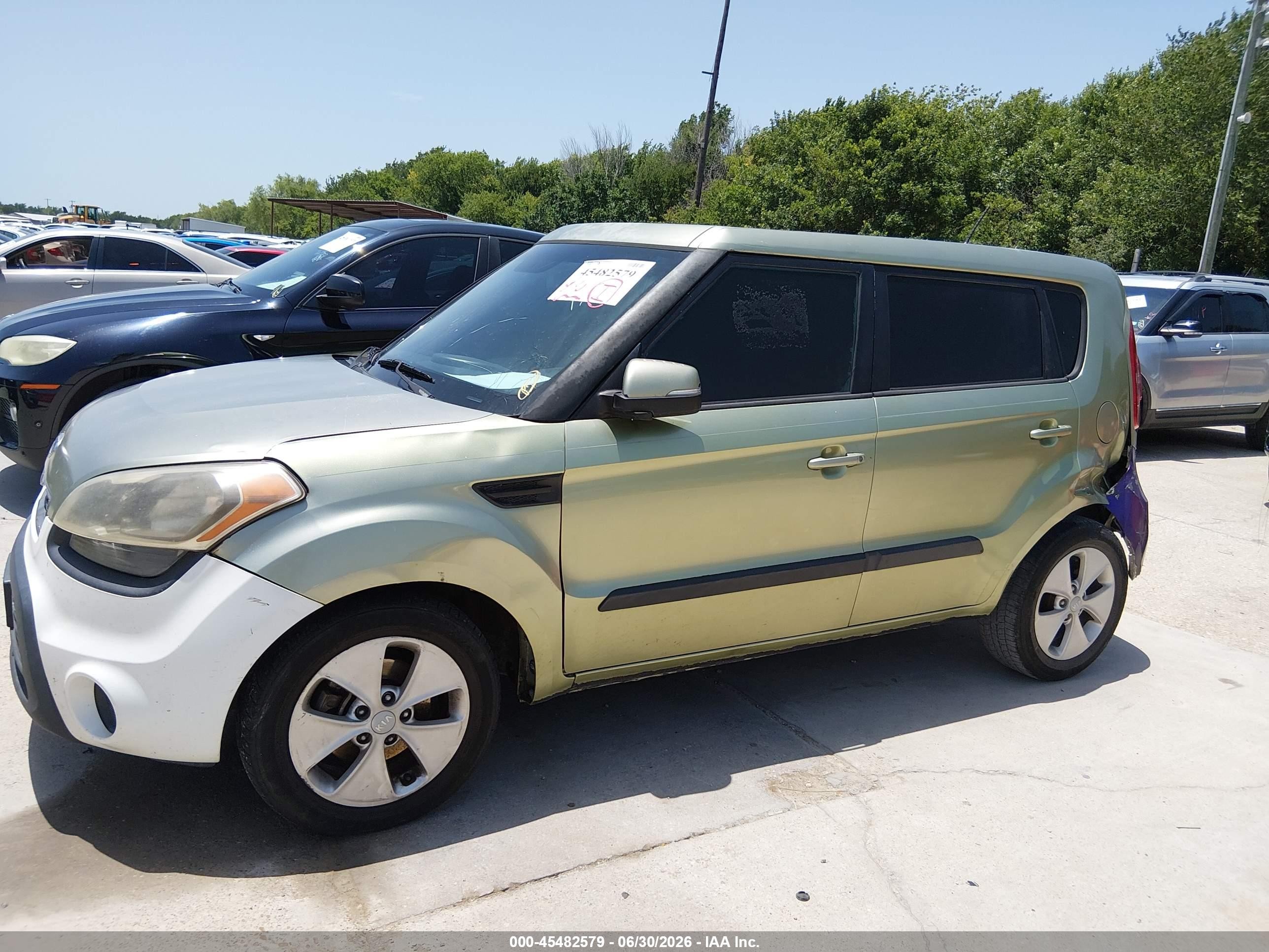 2013 Kia Soul + Green vin: KNDJT2A69D7575320