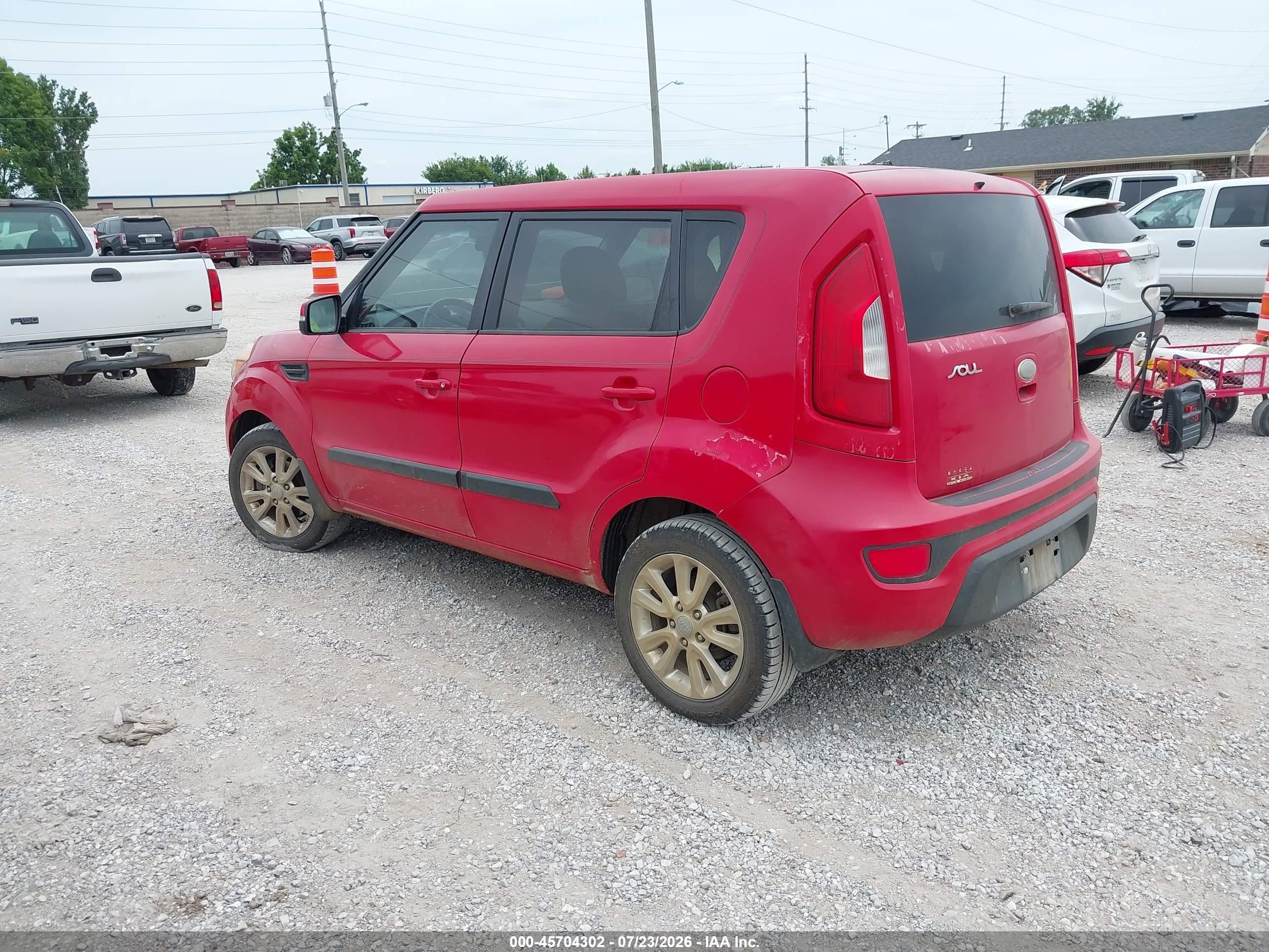 2013 Kia Soul + Red vin: KNDJT2A69D7585667