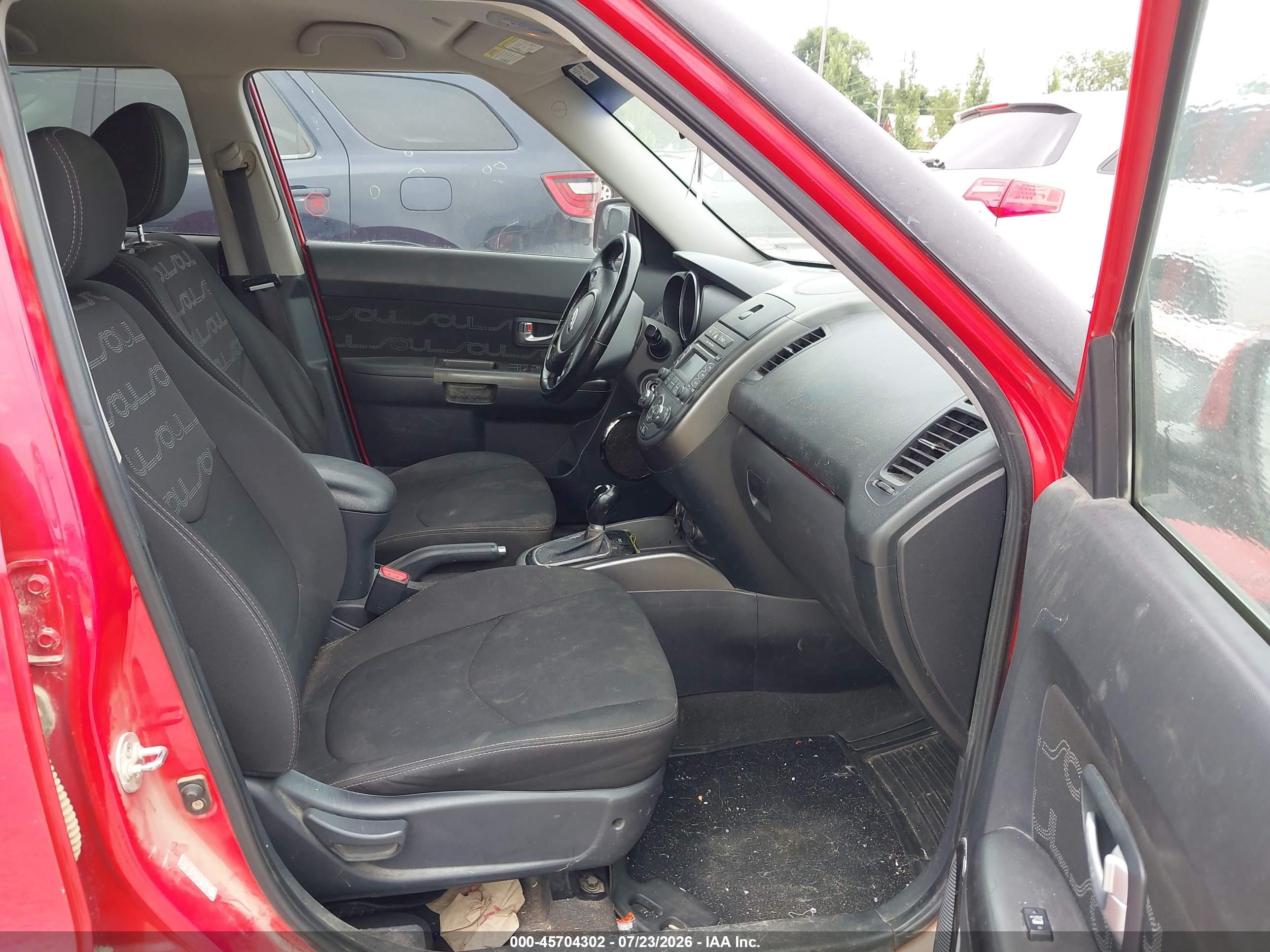 2013 Kia Soul + Red vin: KNDJT2A69D7585667