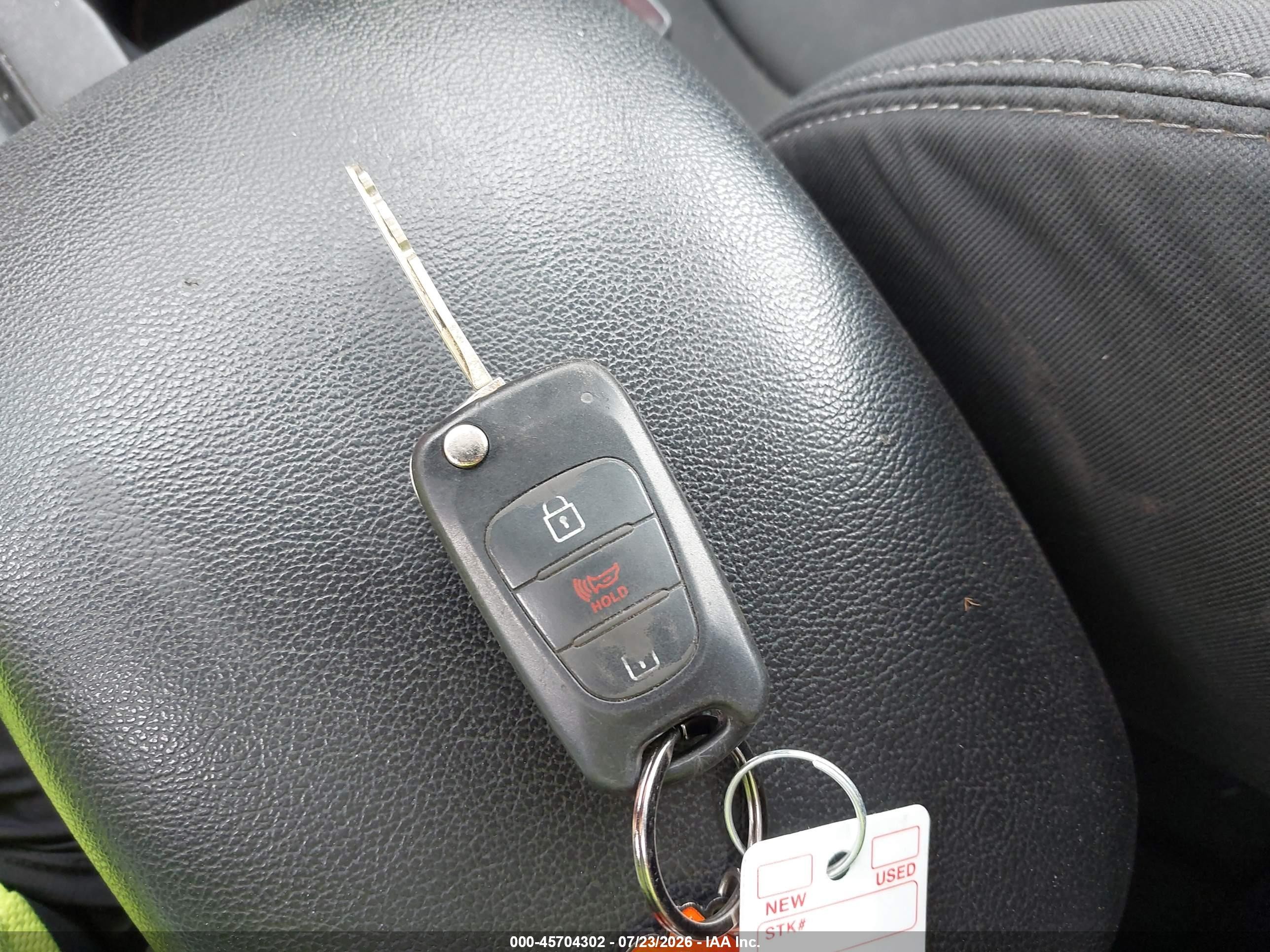 2013 Kia Soul + Red vin: KNDJT2A69D7585667