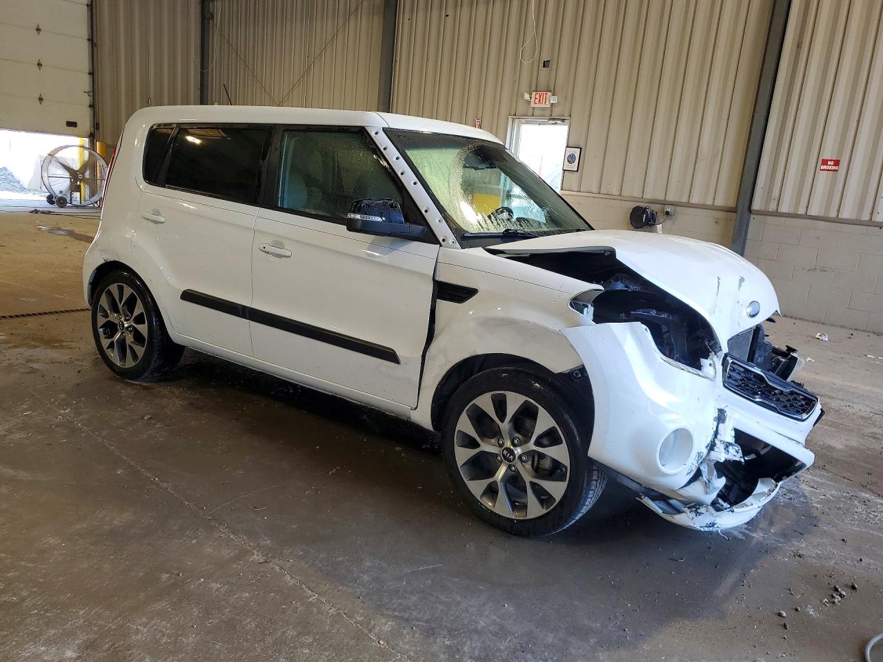 2013 Kia Soul ! White vin: KNDJT2A69D7587550