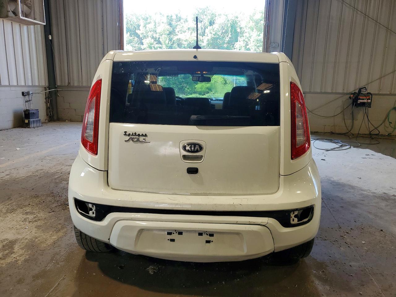 2013 Kia Soul ! White vin: KNDJT2A69D7587550