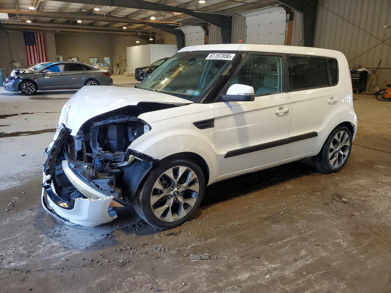 2013 Kia Soul ! White vin: KNDJT2A69D7587550