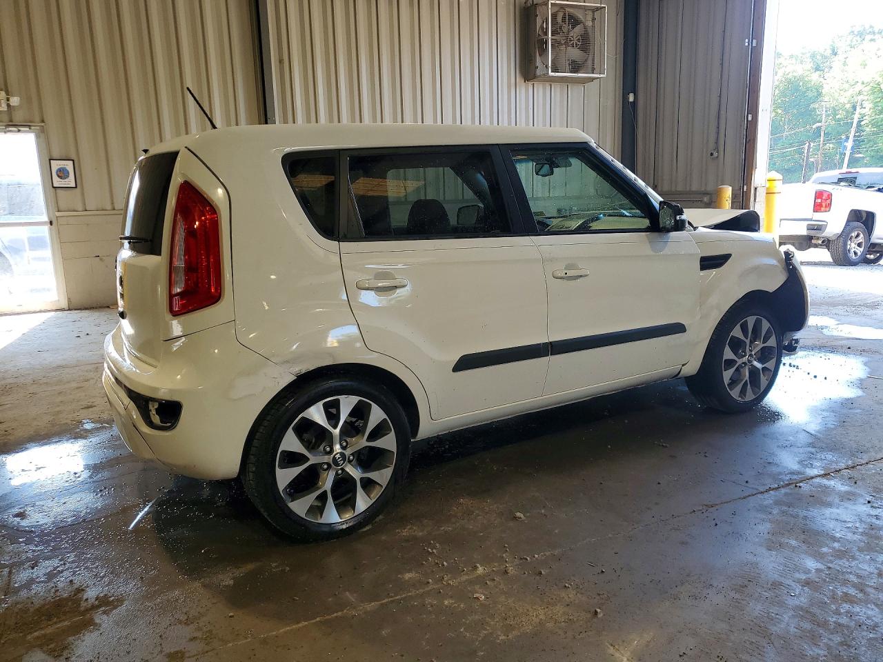 2013 Kia Soul ! White vin: KNDJT2A69D7587550