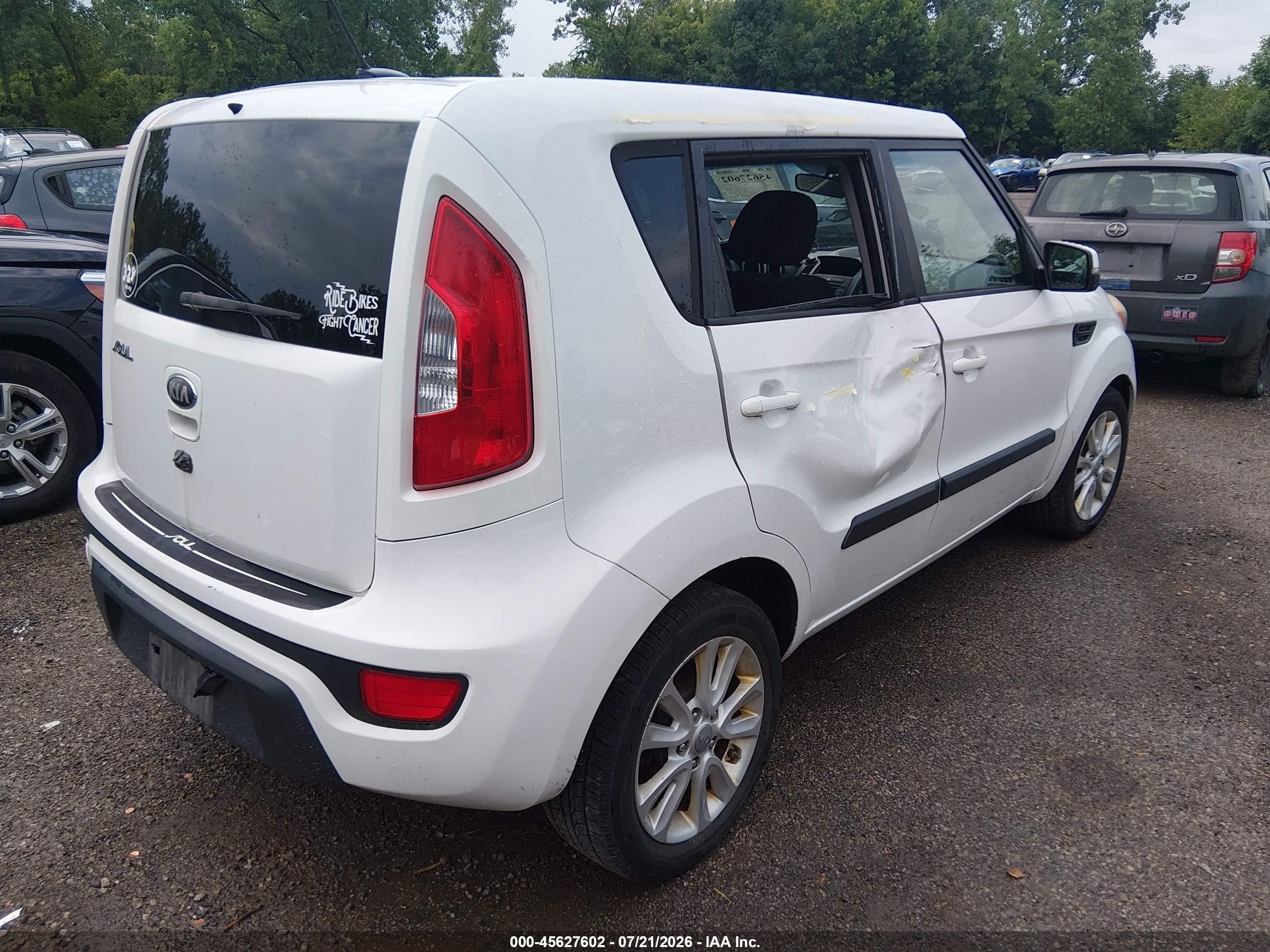 2013 Kia Soul + White vin: KNDJT2A69D7588343