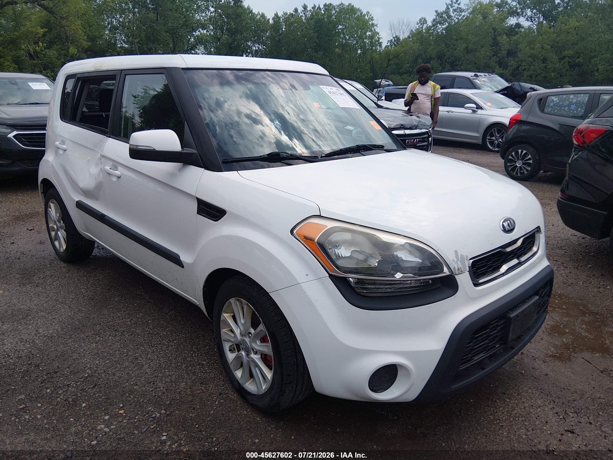 2013 Kia Soul + White vin: KNDJT2A69D7588343