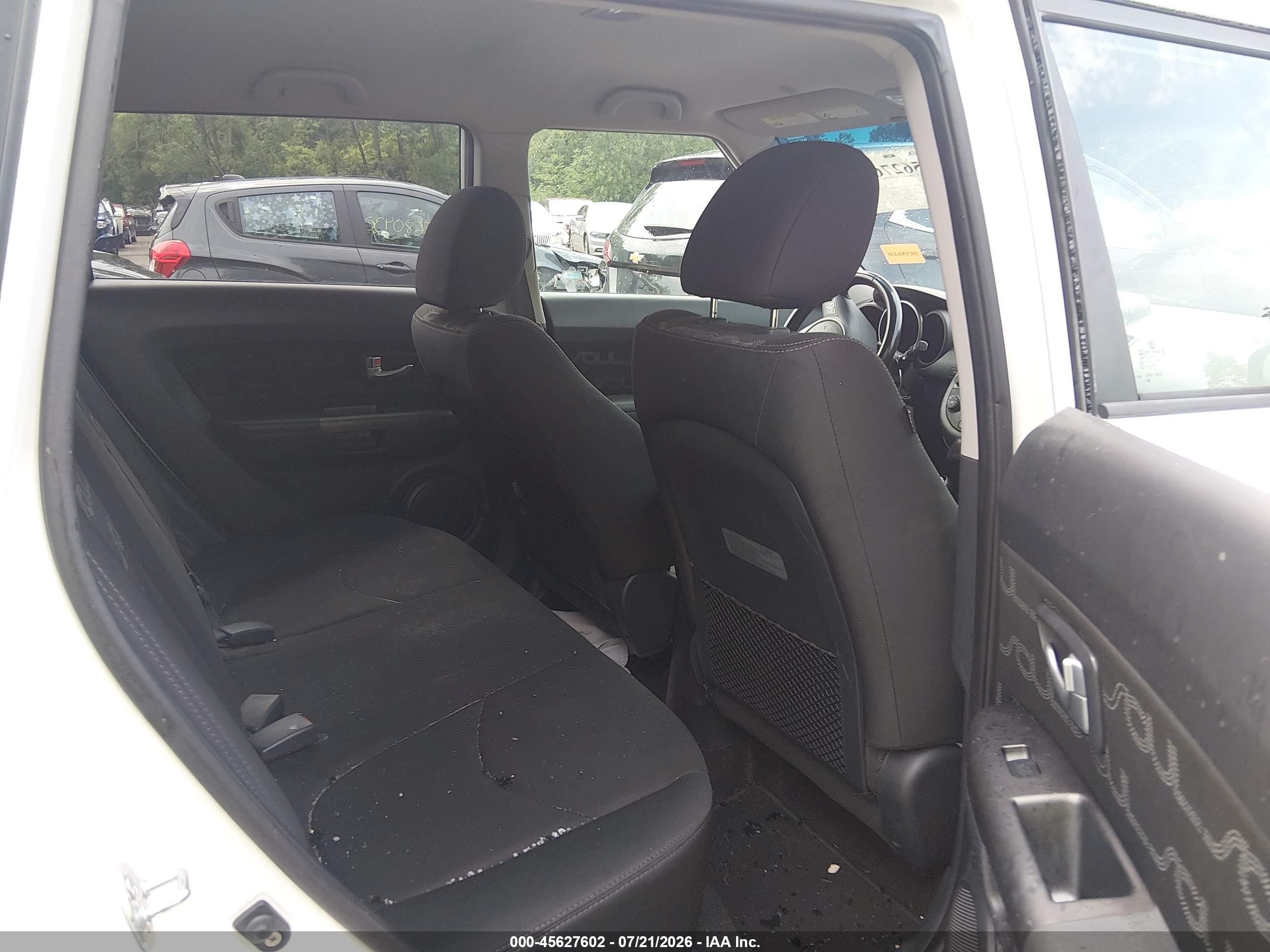 2013 Kia Soul + White vin: KNDJT2A69D7588343