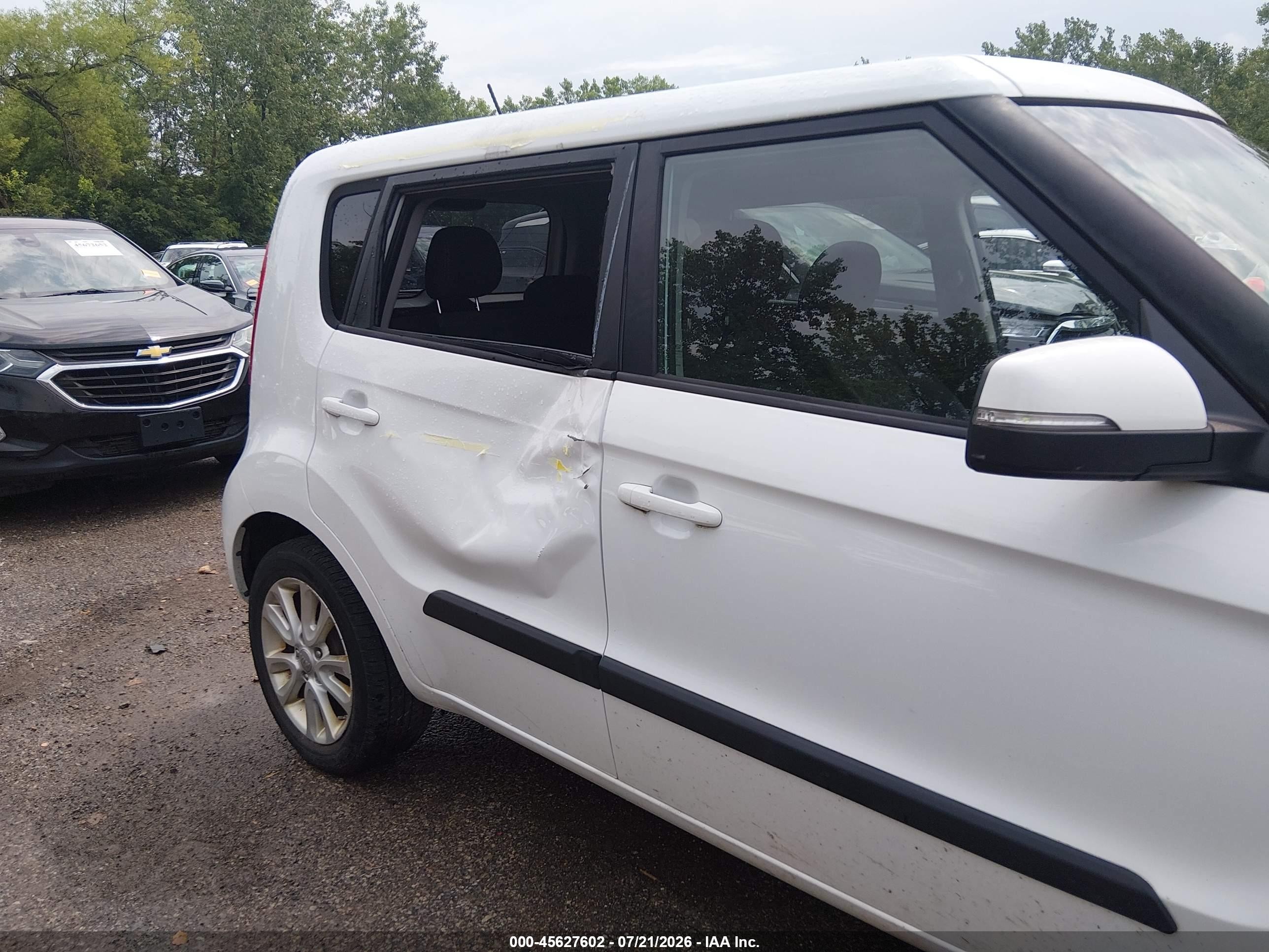2013 Kia Soul + White vin: KNDJT2A69D7588343