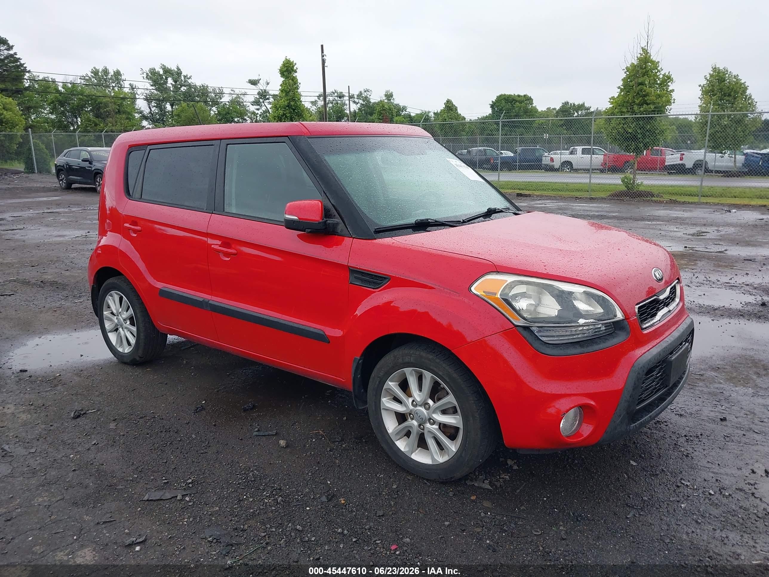 2013 Kia Soul + Red vin: KNDJT2A69D7622409