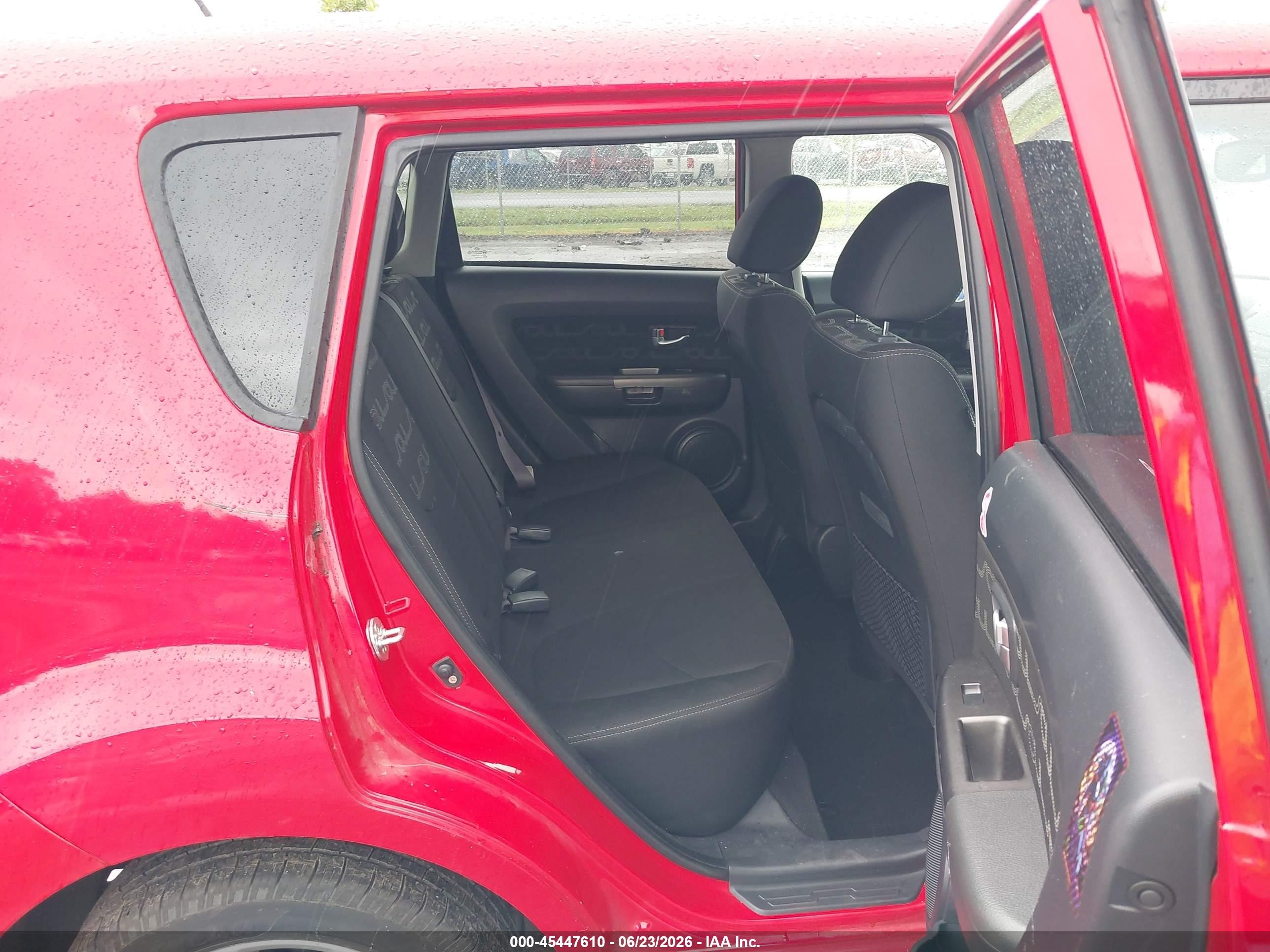2013 Kia Soul + Red vin: KNDJT2A69D7622409