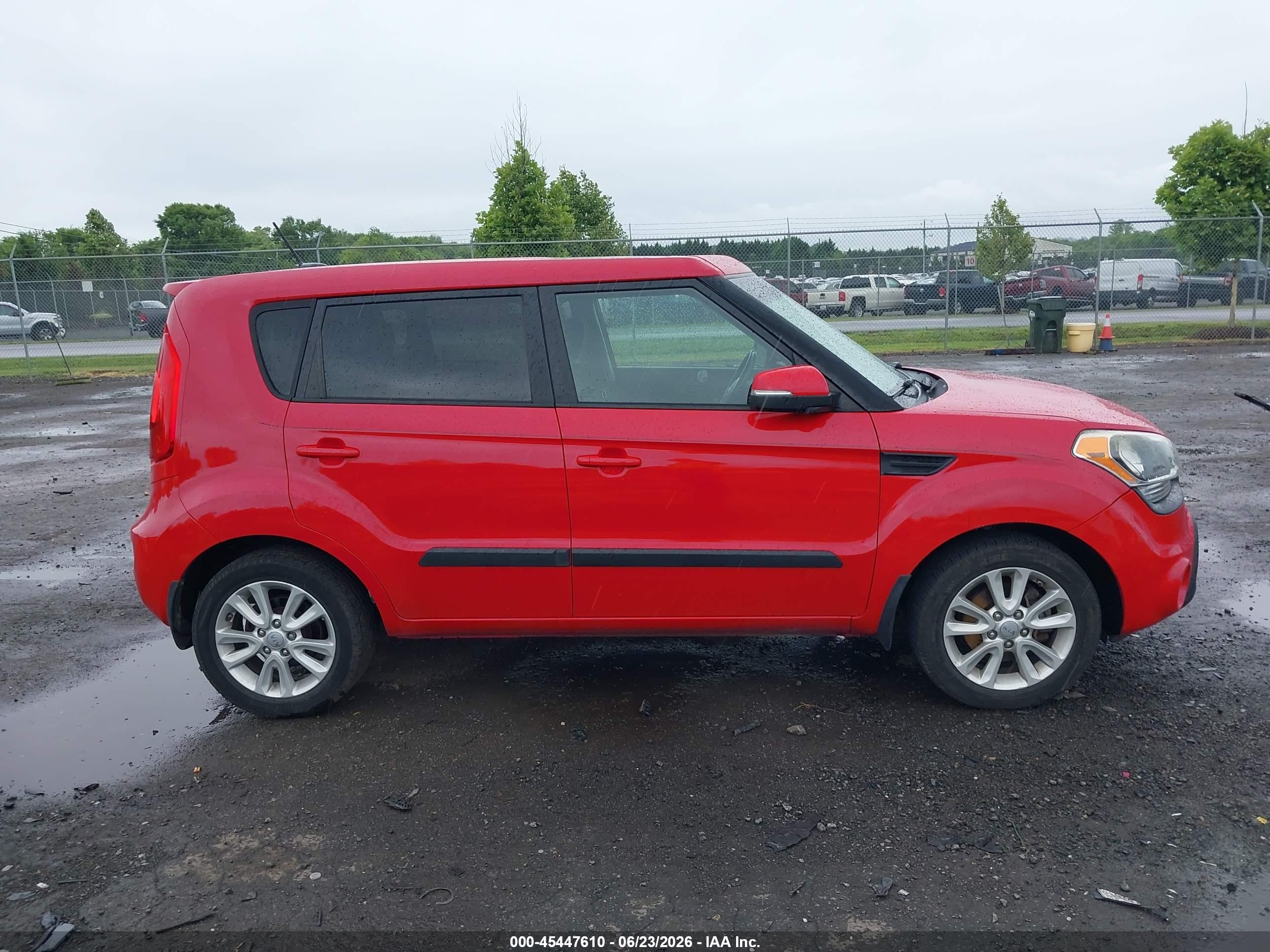 2013 Kia Soul + Red vin: KNDJT2A69D7622409