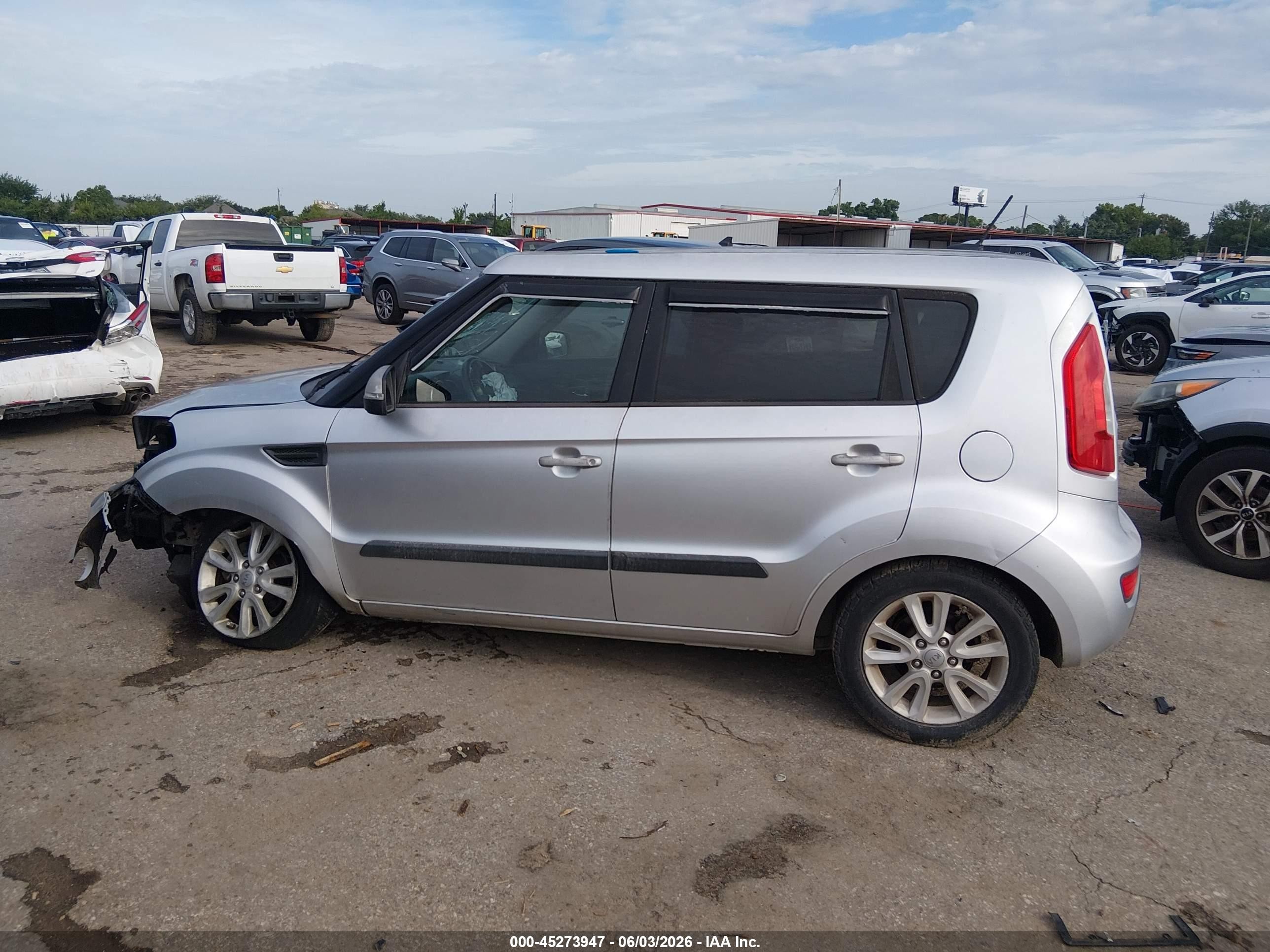 2012 Kia Soul + Серебряный vin: KNDJT2A6XC7391776