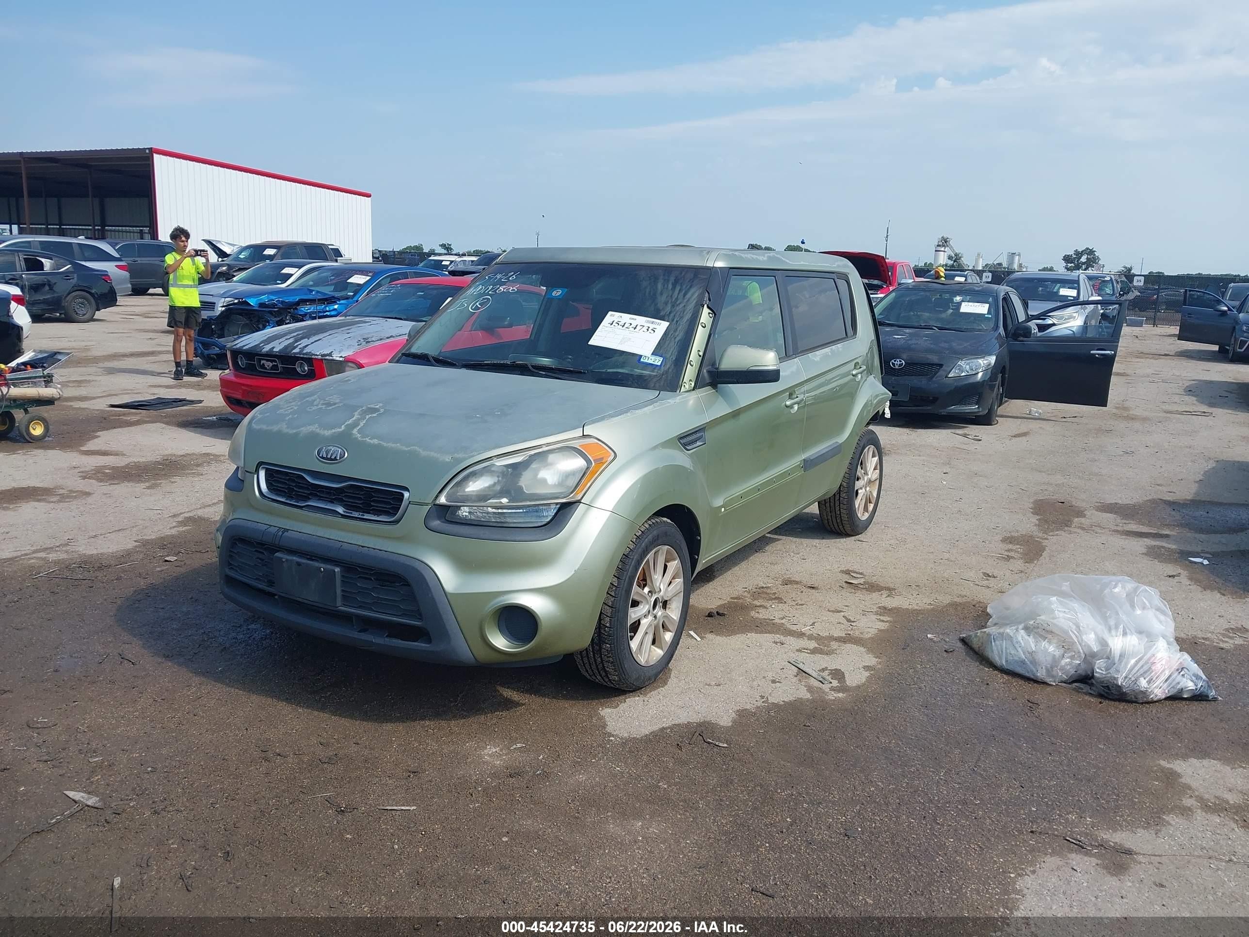 2012 Kia Soul + Green vin: KNDJT2A6XC7454455